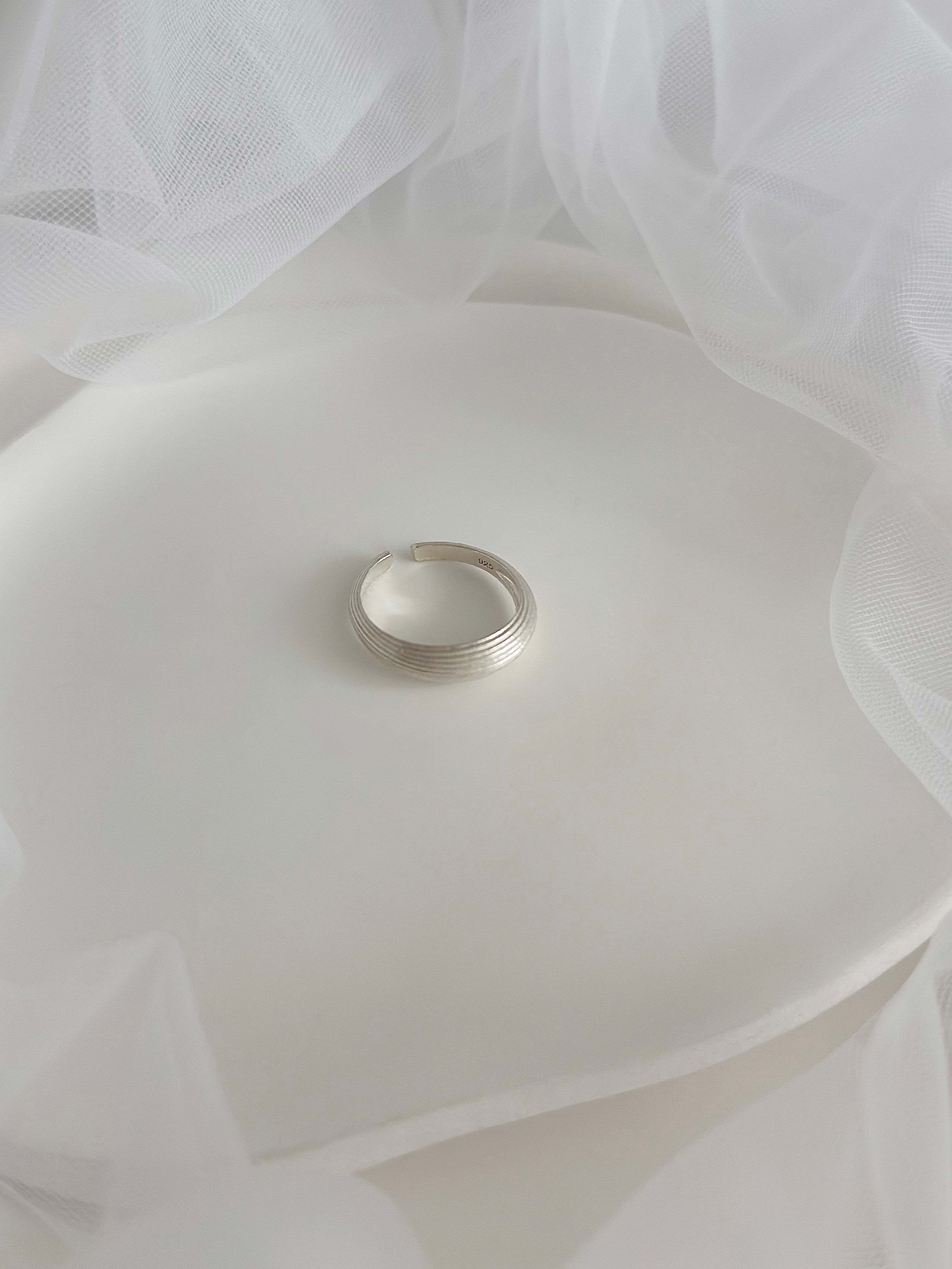 Comb Texture Open Ring