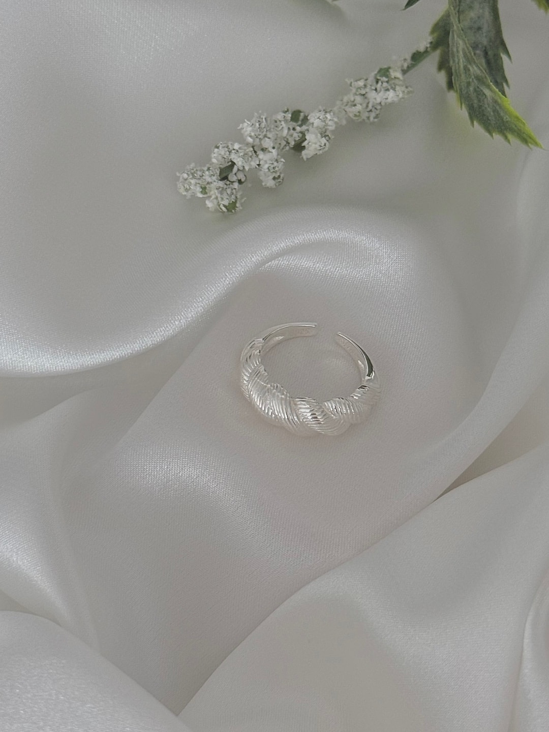 Mellow Twist Open Ring