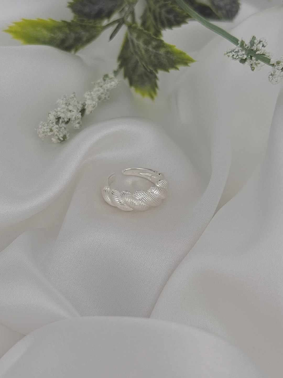 Mellow Twist Open Ring