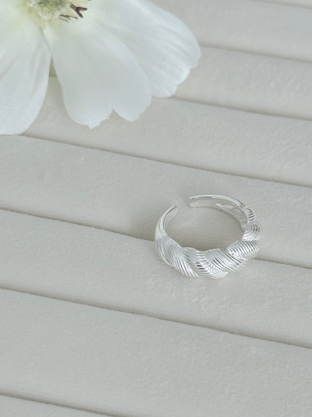 Mellow Twist Open Ring