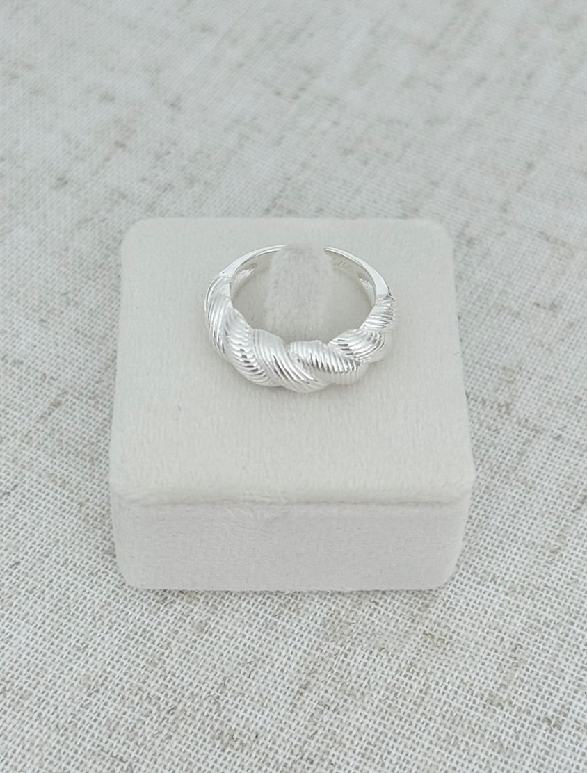 Mellow Twist Open Ring
