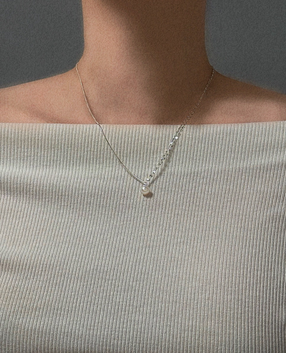 Bella Pearl Necklace
