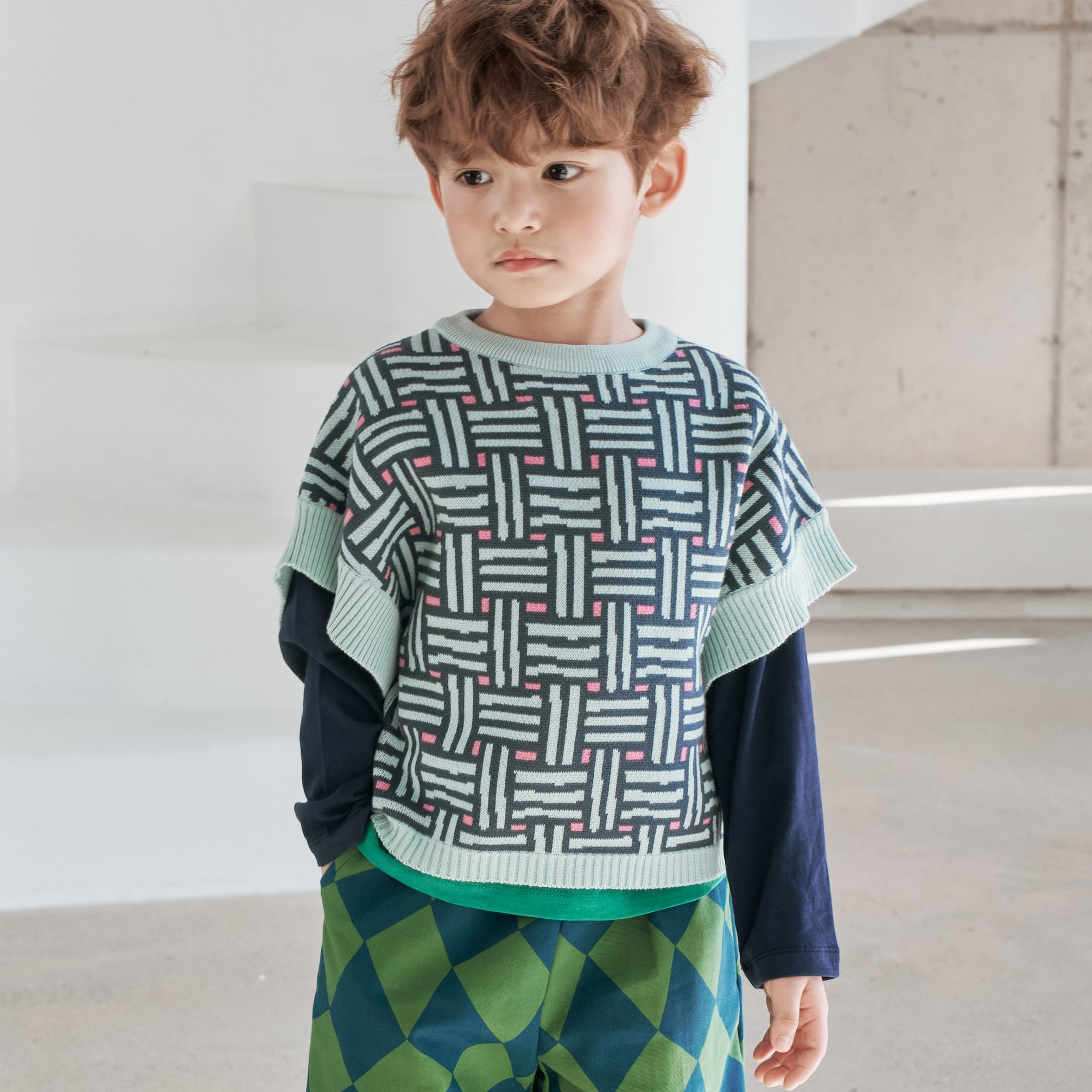 WOVEN KNIT VEST
