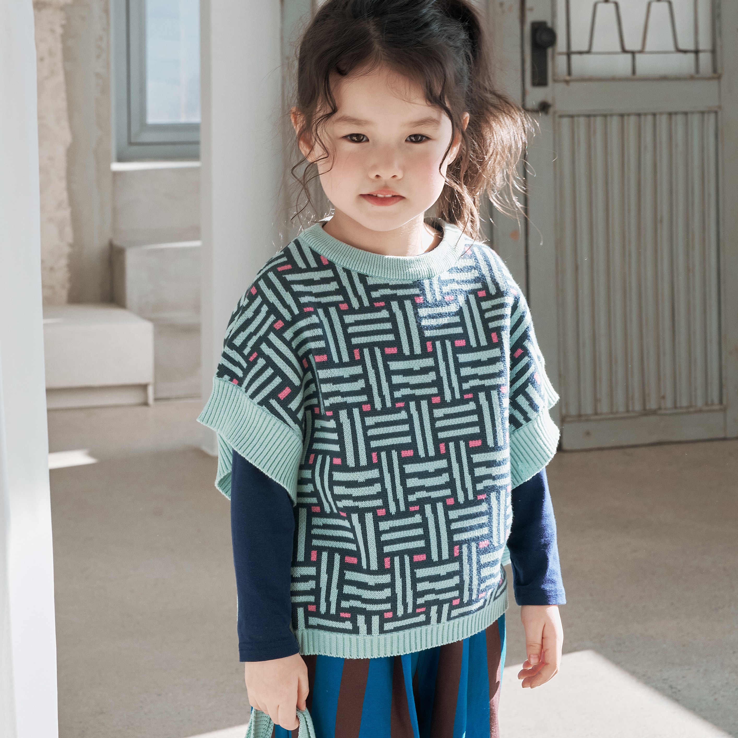 WOVEN KNIT VEST