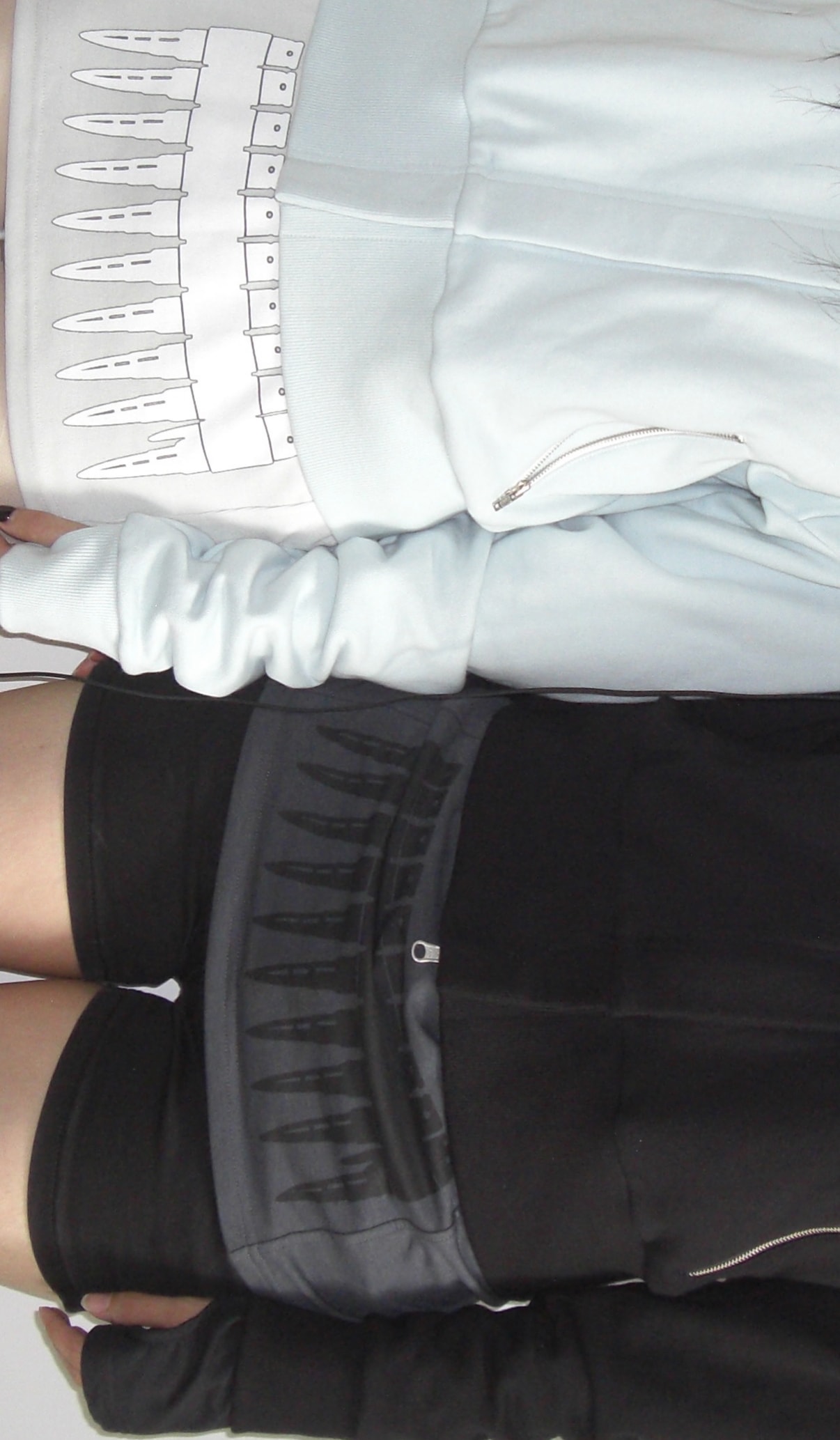 MAGAZINE LONG-SLEEVE TOP BLACK