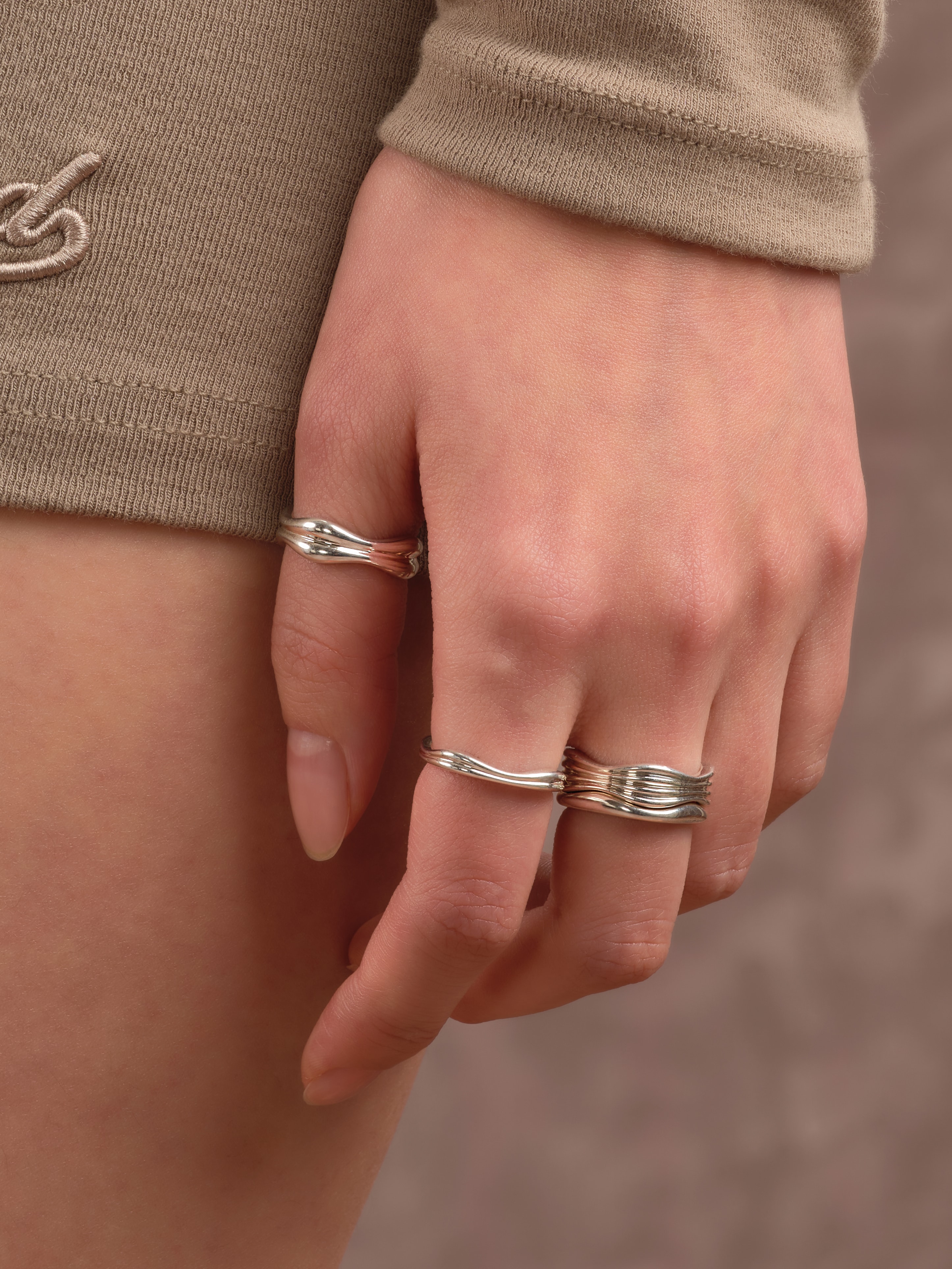 Slim curve ring