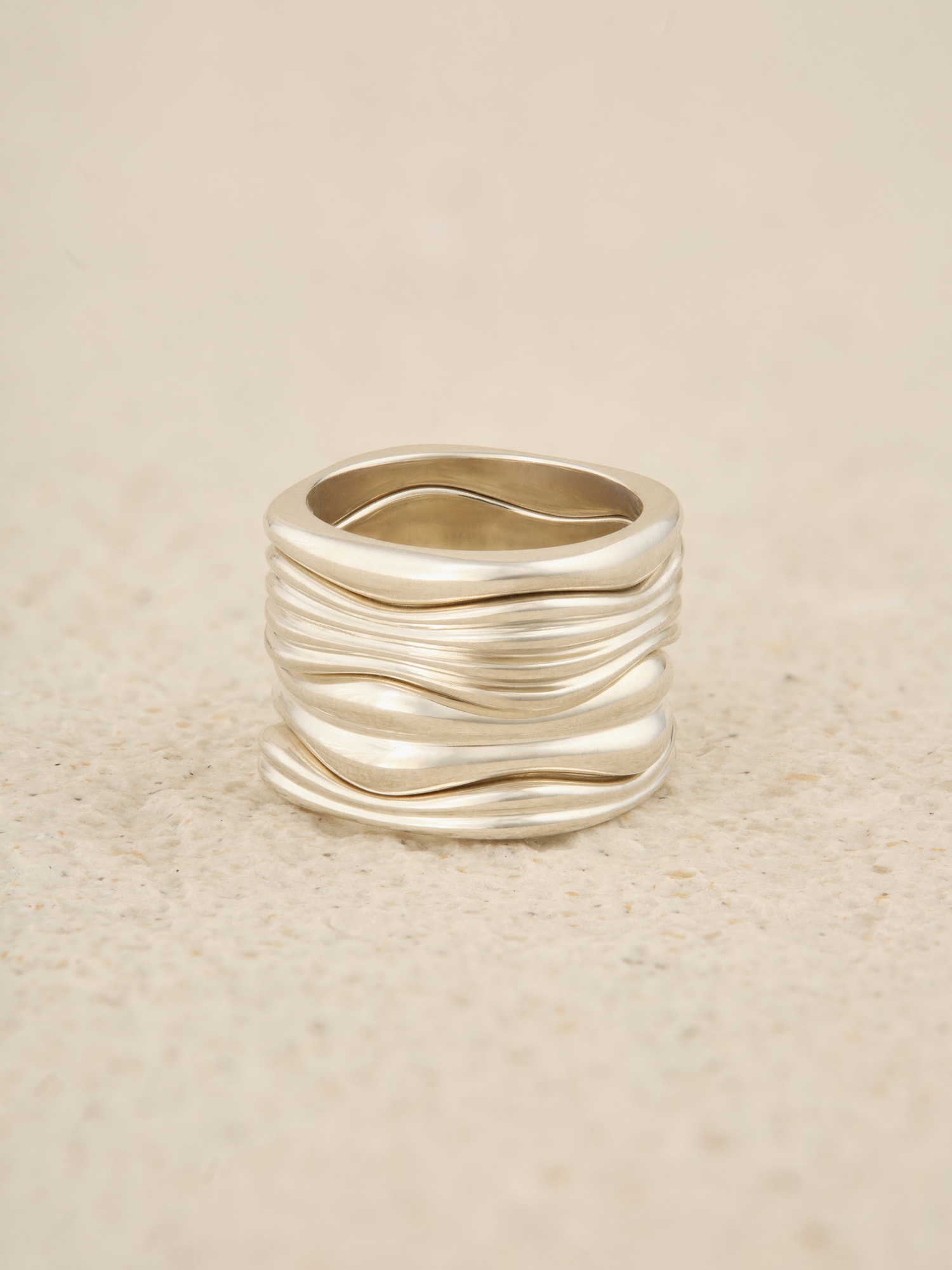 Layered wave ring