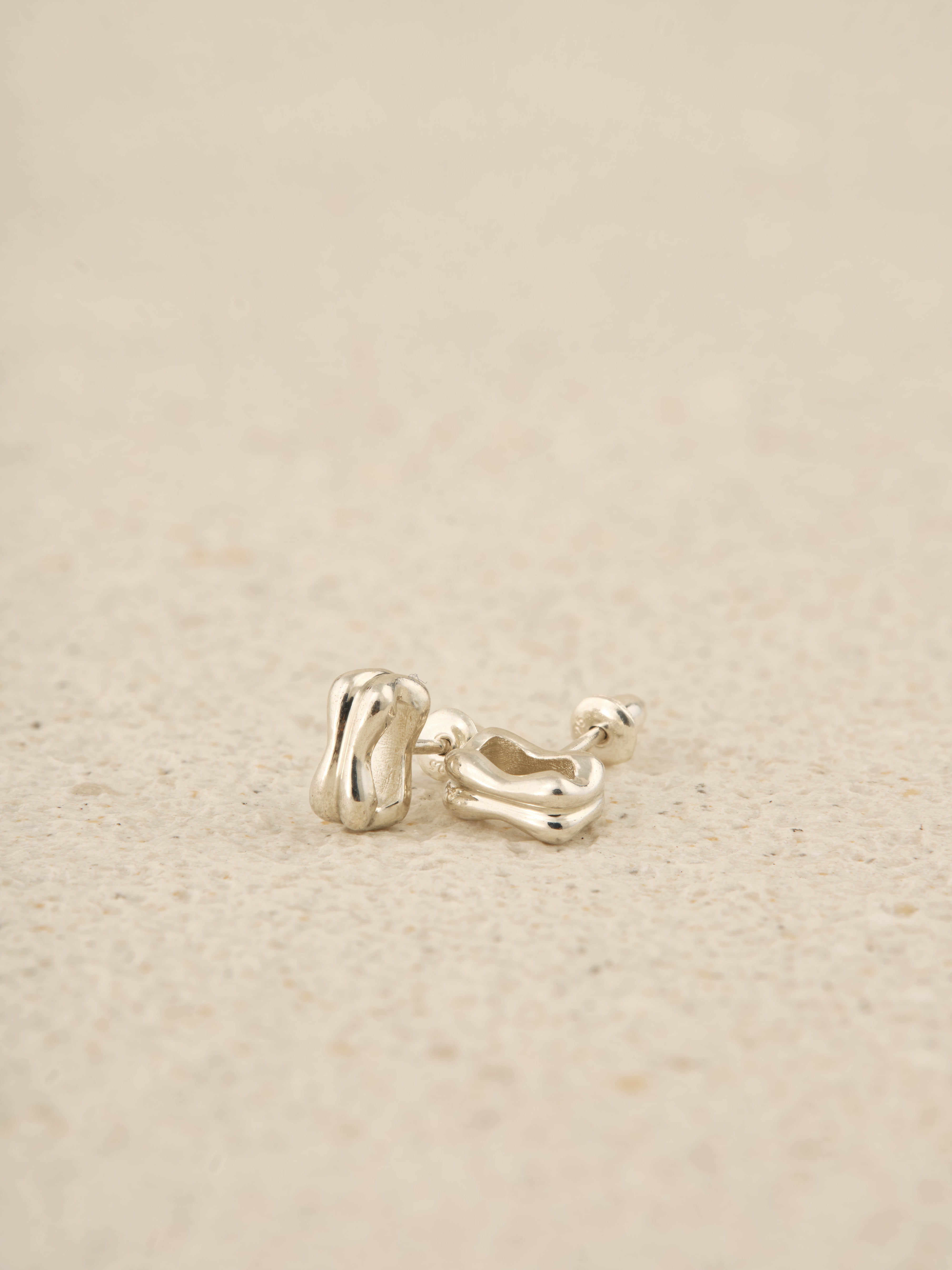 Smooth wave earring