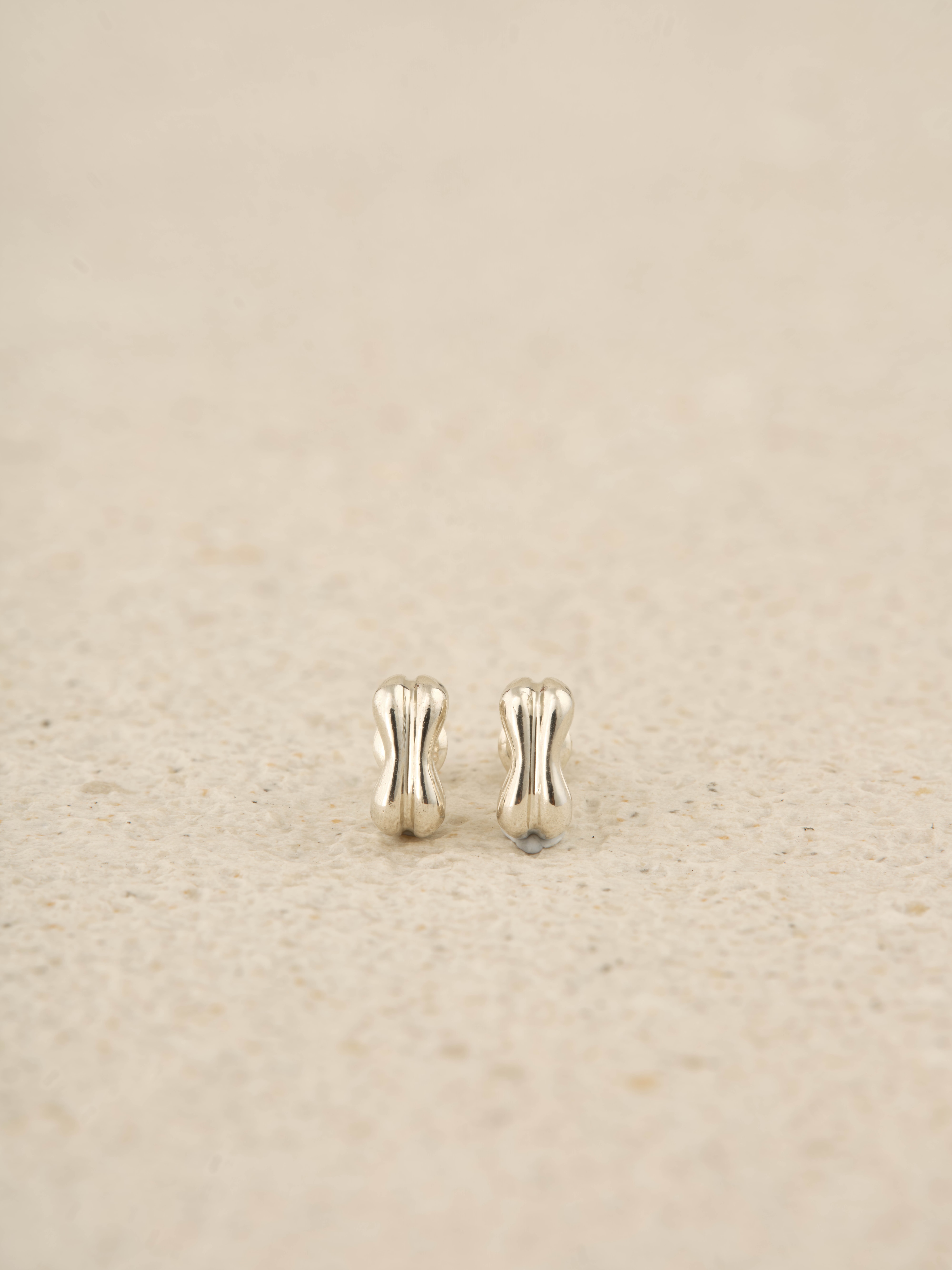 Smooth wave earring