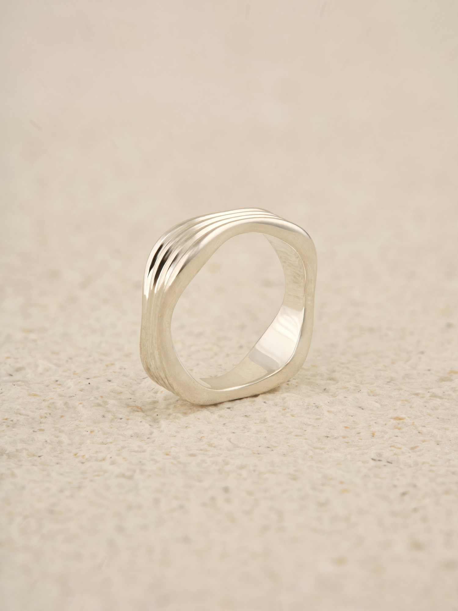 Layered wave ring