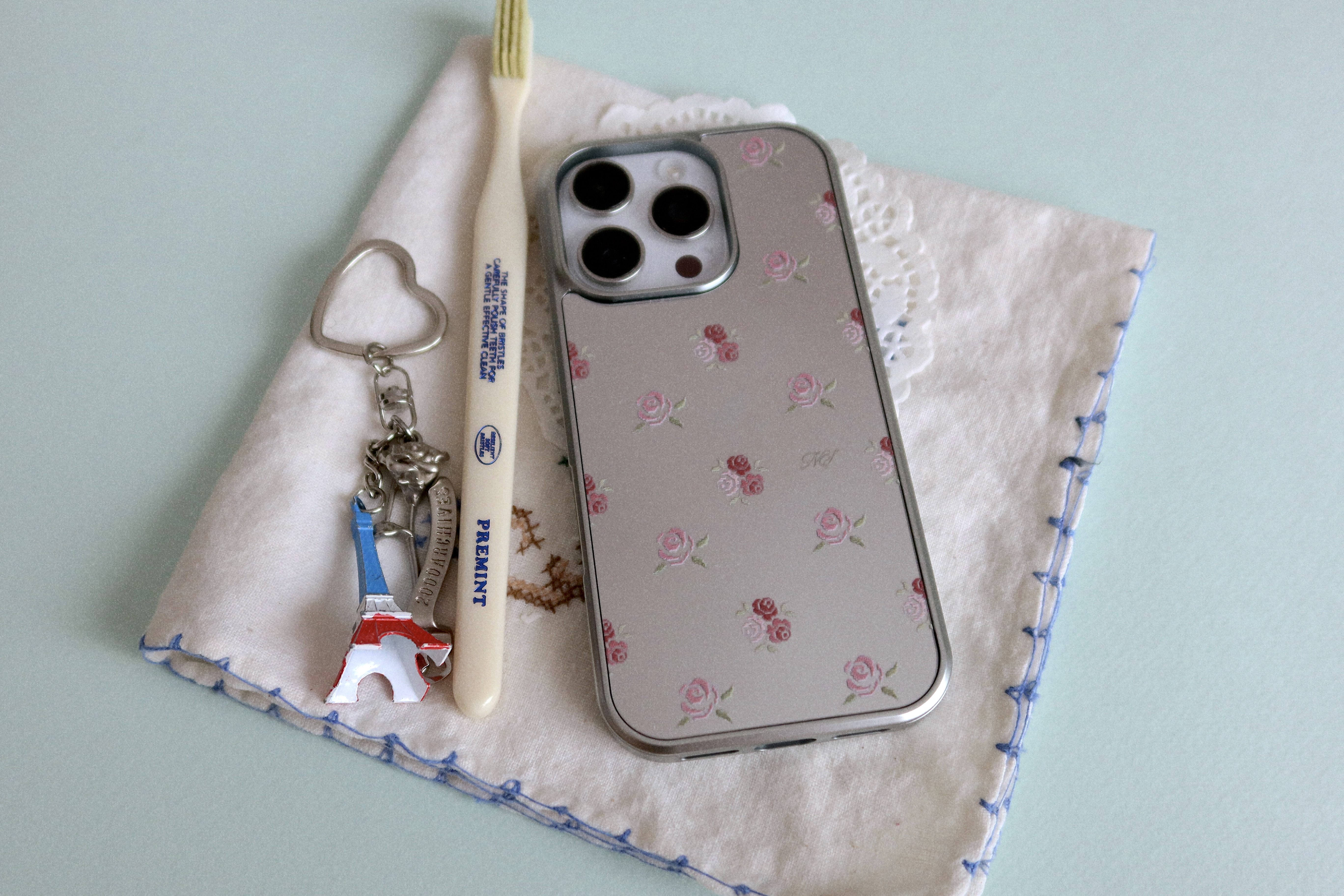 ROSE BOUQUET SILVER BUMPER CASE (MAGSAFE MIRROR)