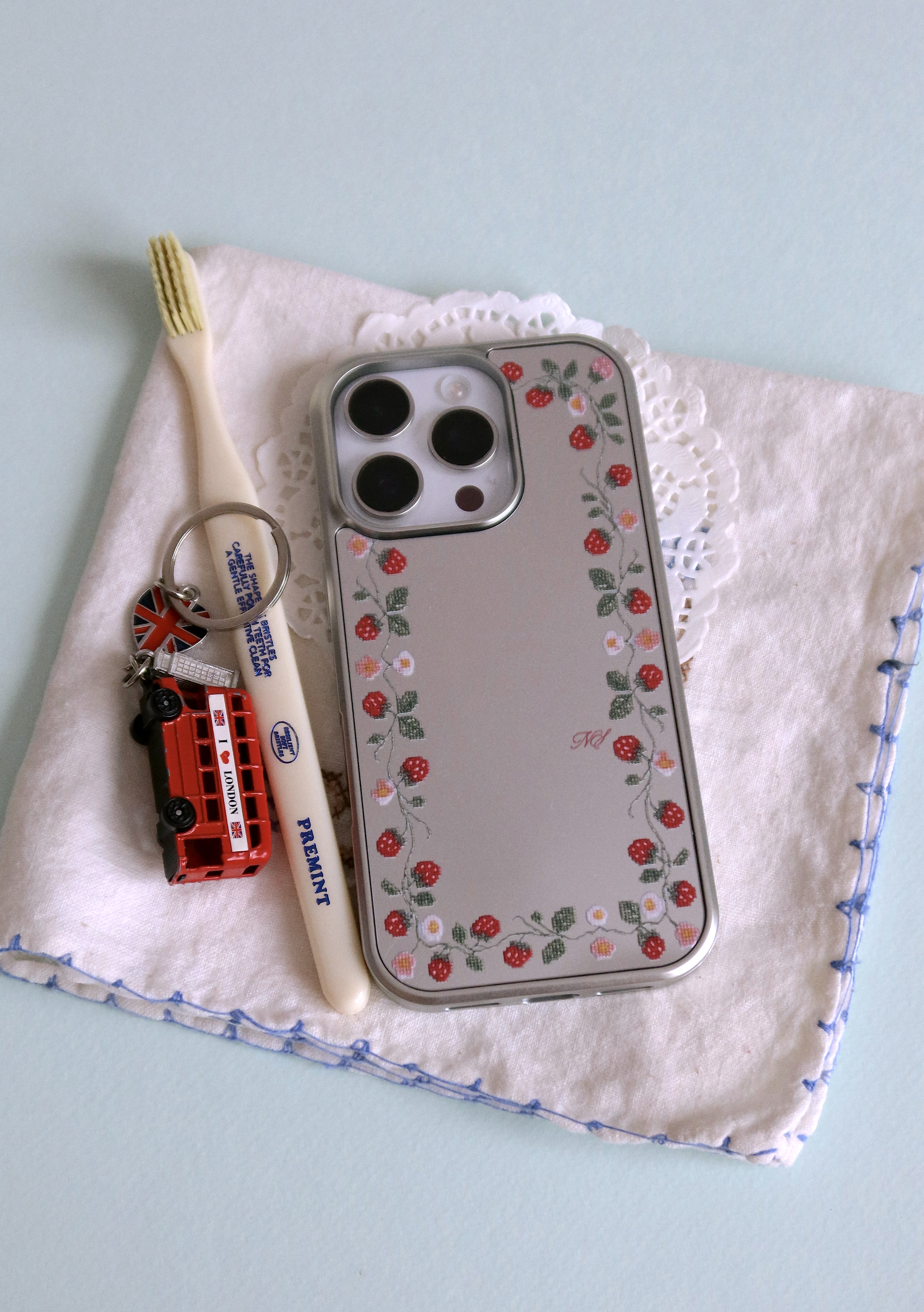STRAWBERRY VINE SILVER BUMPER CASE (MAGSAFE MIRROR)