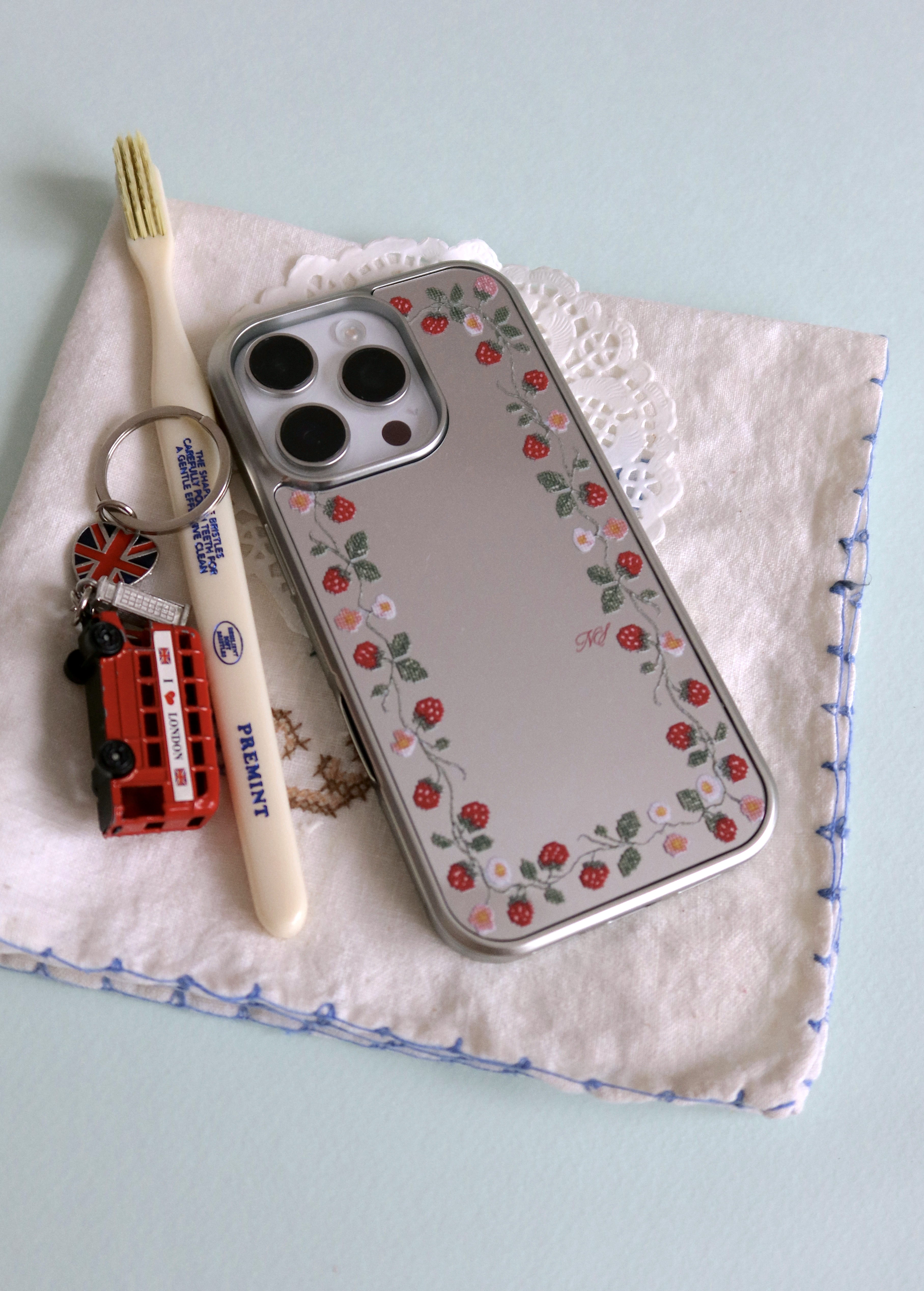 STRAWBERRY VINE SILVER BUMPER CASE (MAGSAFE MIRROR)