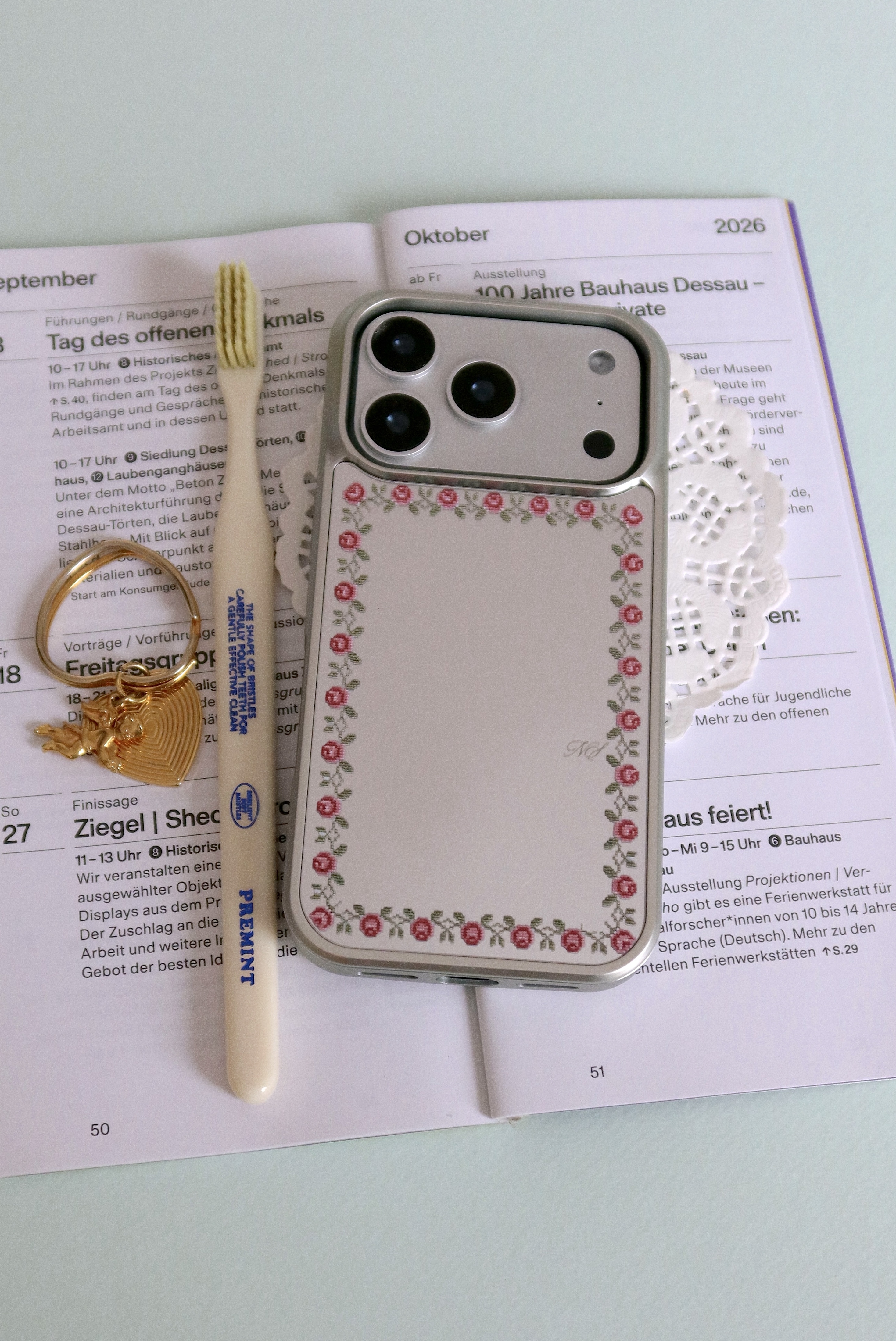 ROSE VINE SILVER BUMPER CASE (MAGSAFE MIRROR)