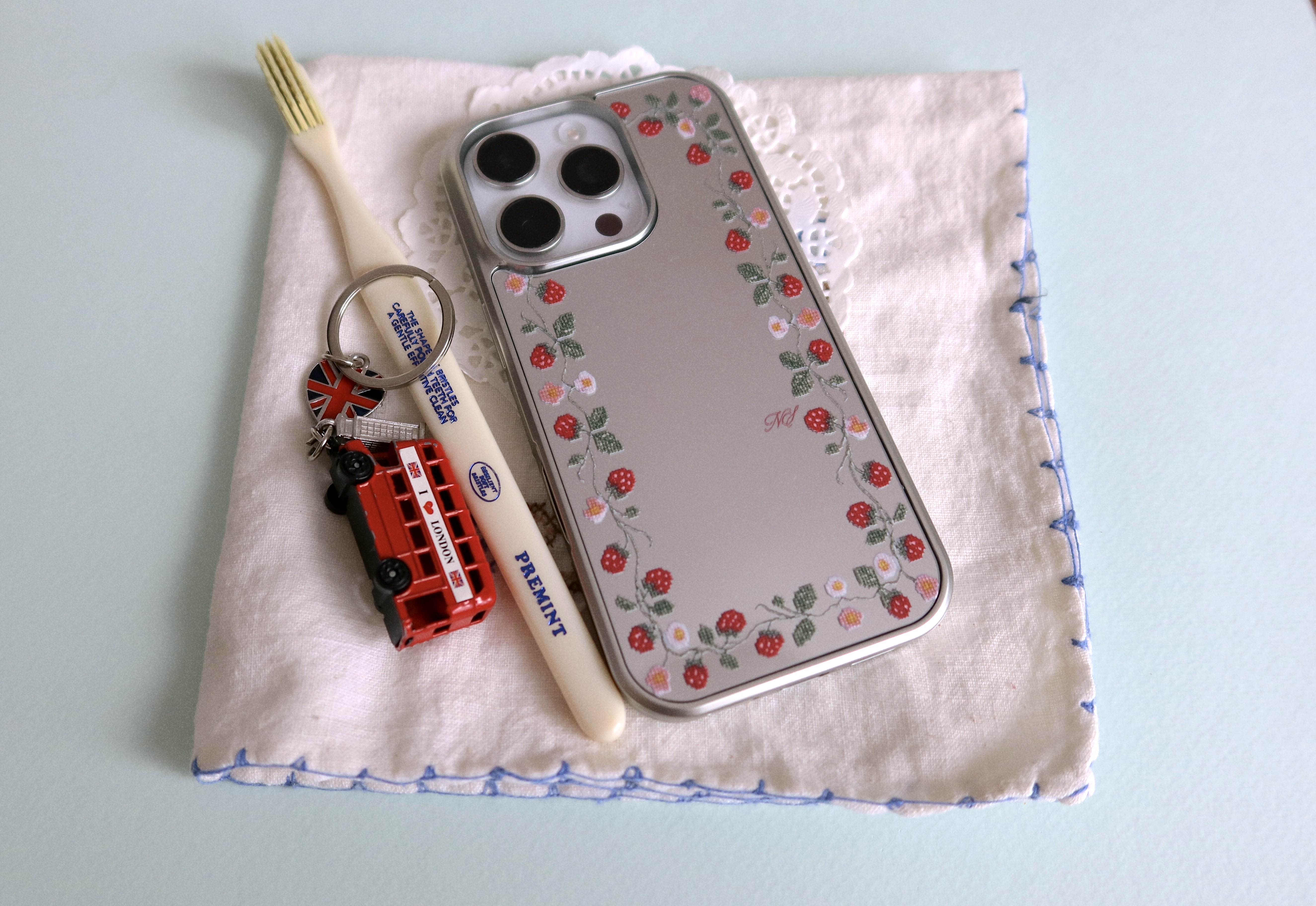 STRAWBERRY VINE SILVER BUMPER CASE (MAGSAFE MIRROR)