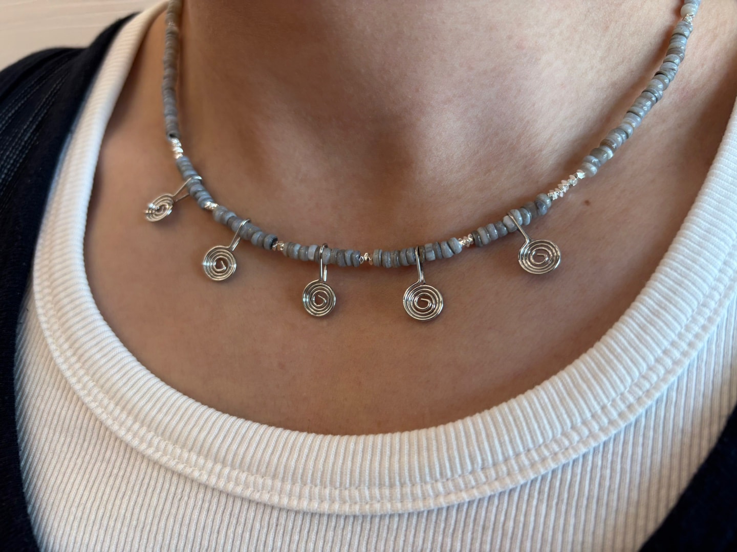 Spiral necklace - gray