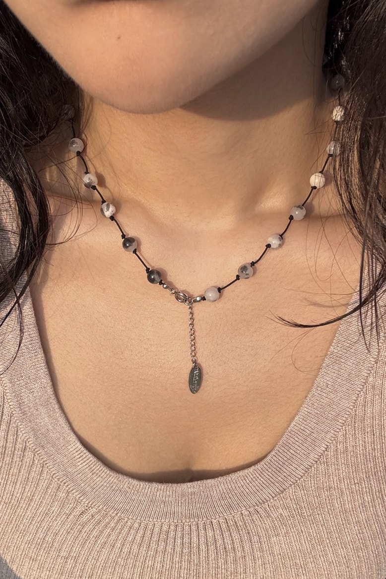 Marble necklace - tiny black