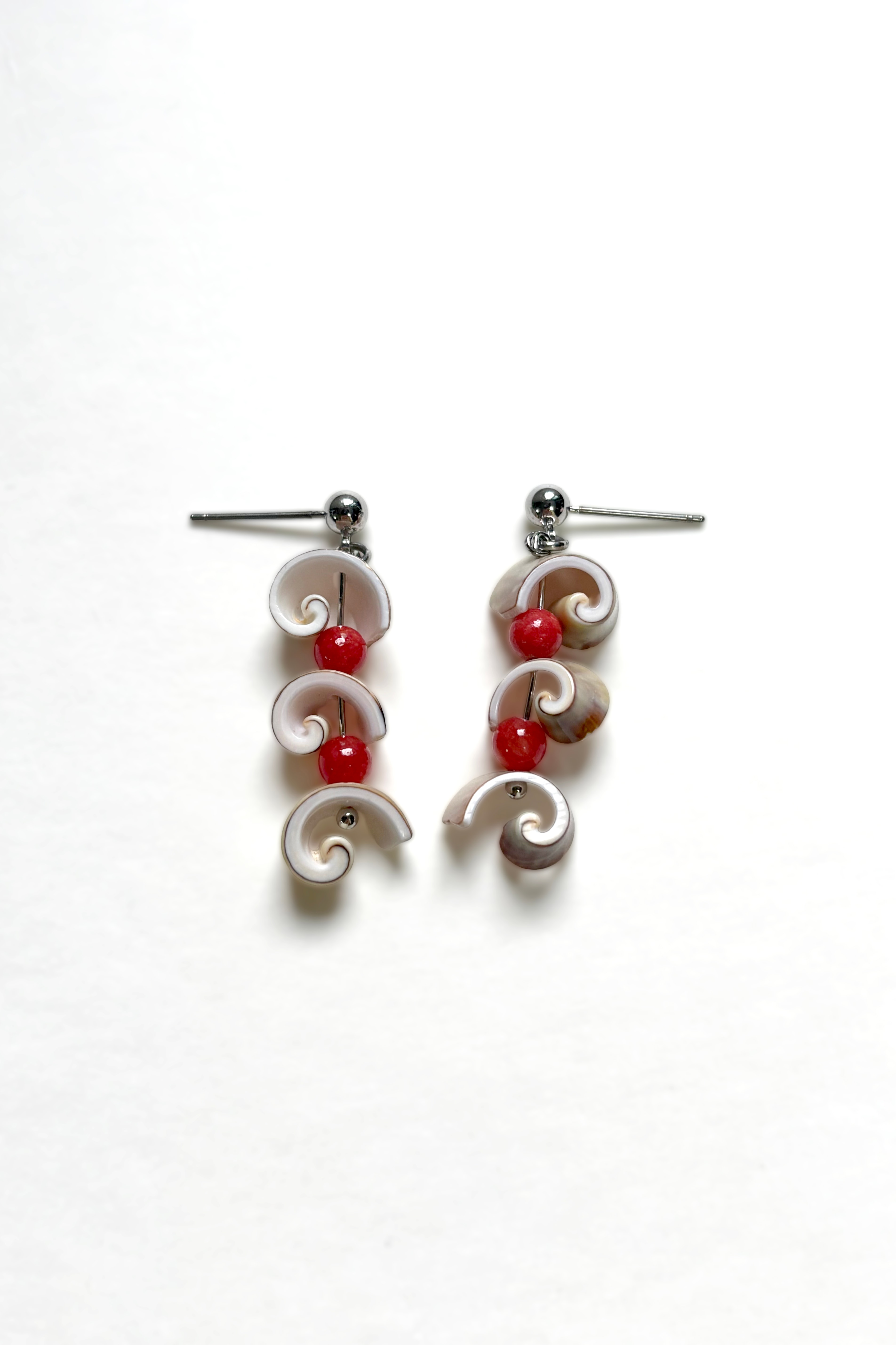 Mini swirl earrings - red