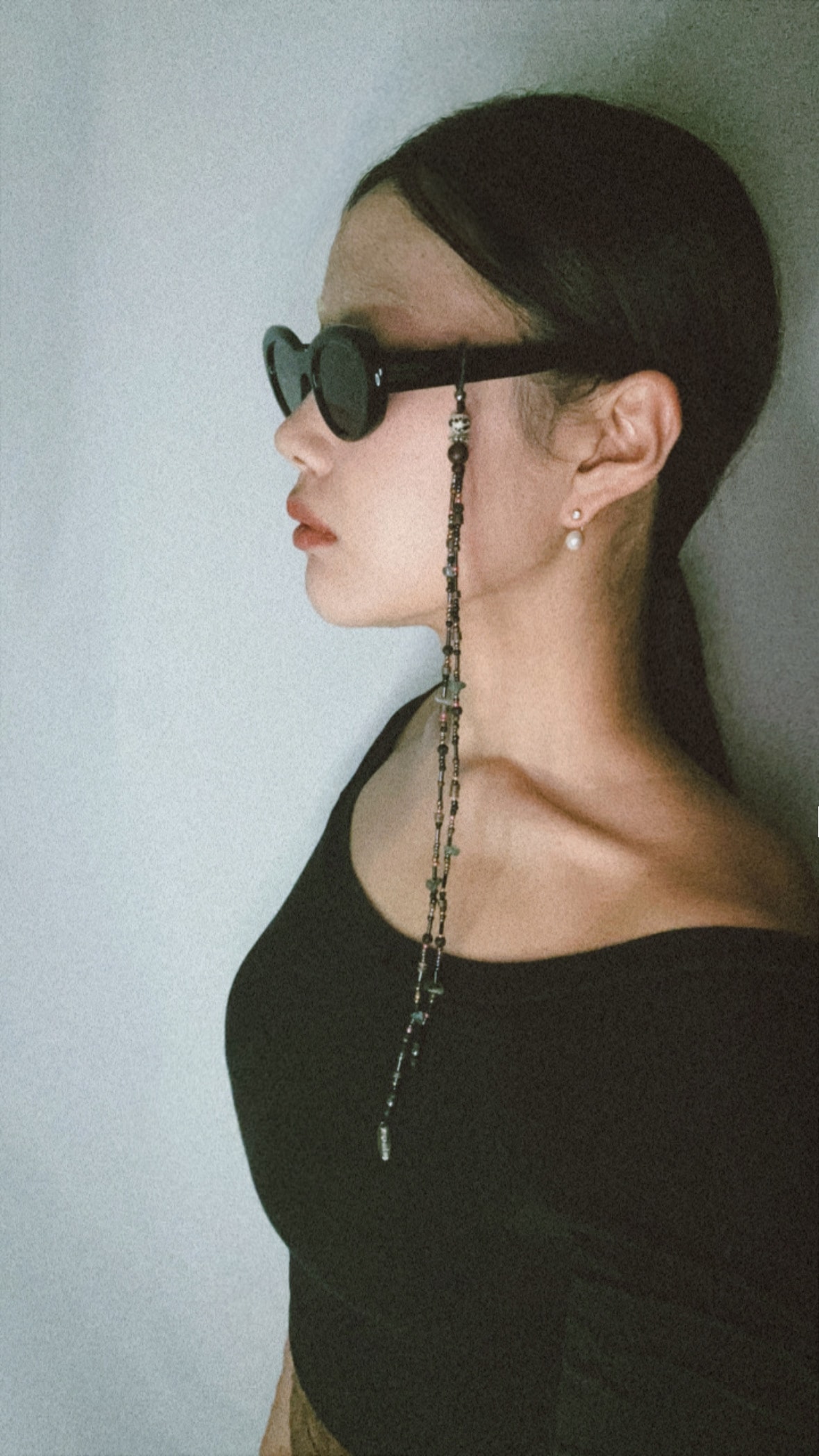 Glasses charm - black multi