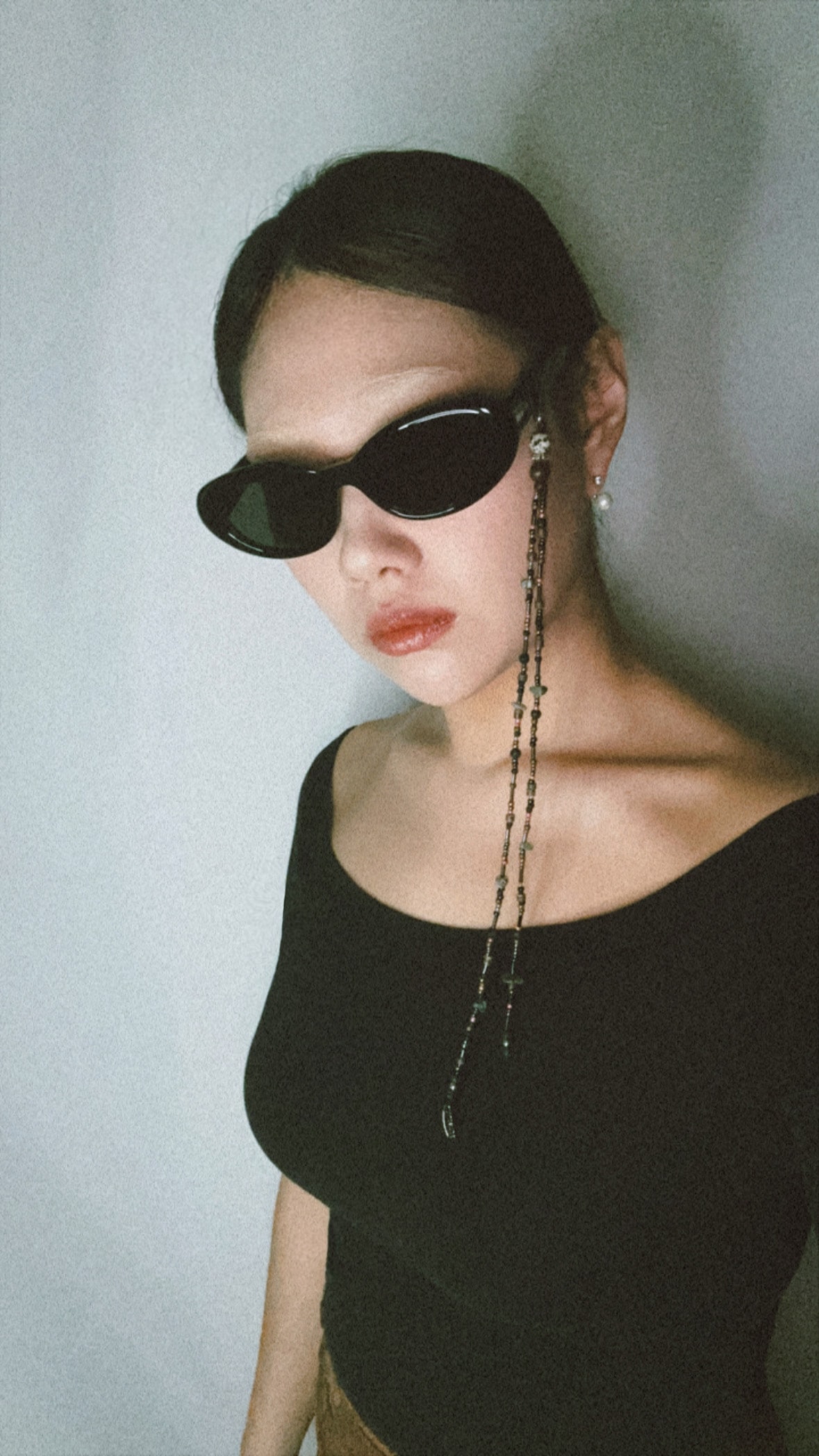 Glasses charm - black multi