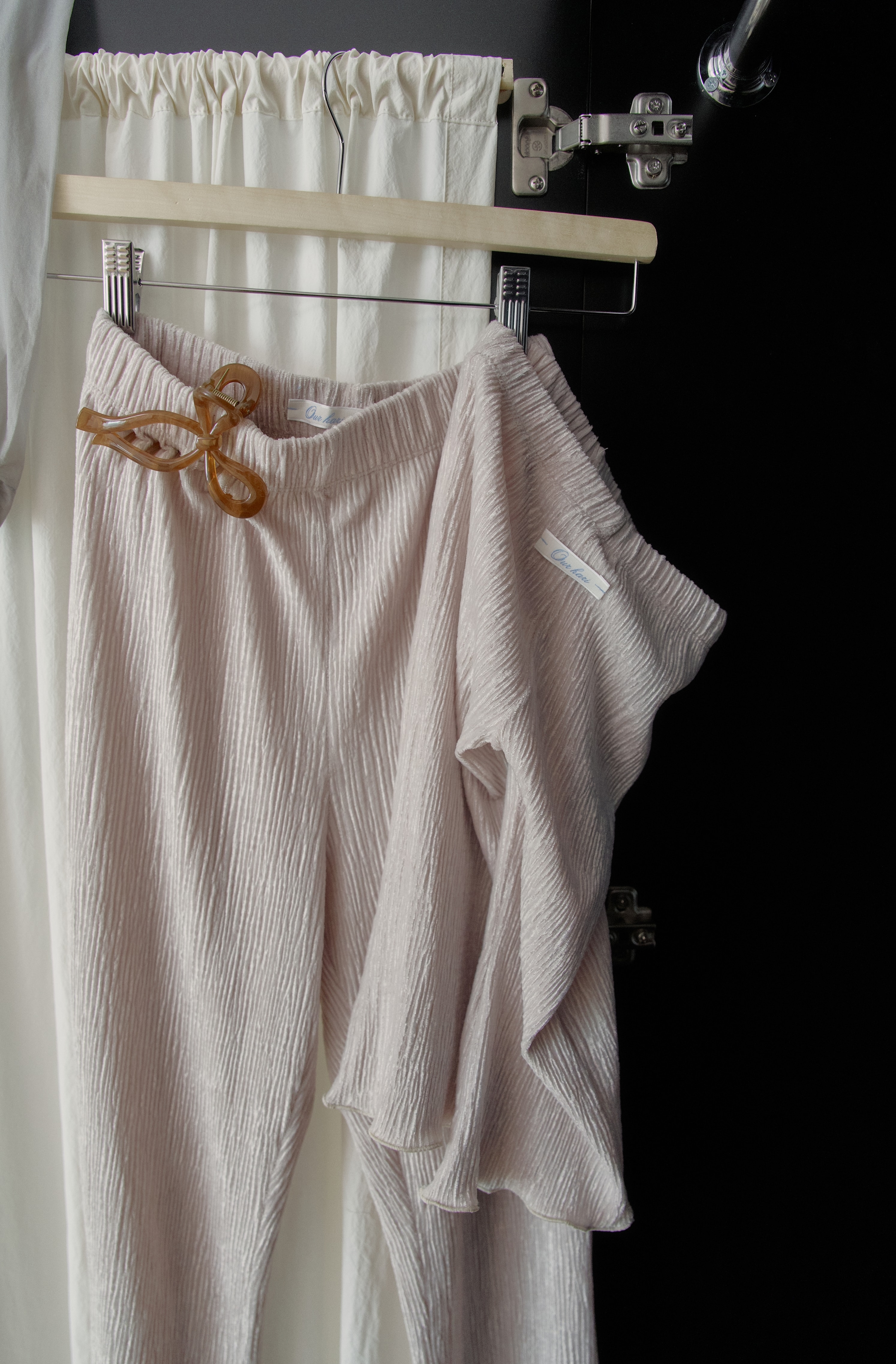 Bella Velvet Pleated Trousers - Beige