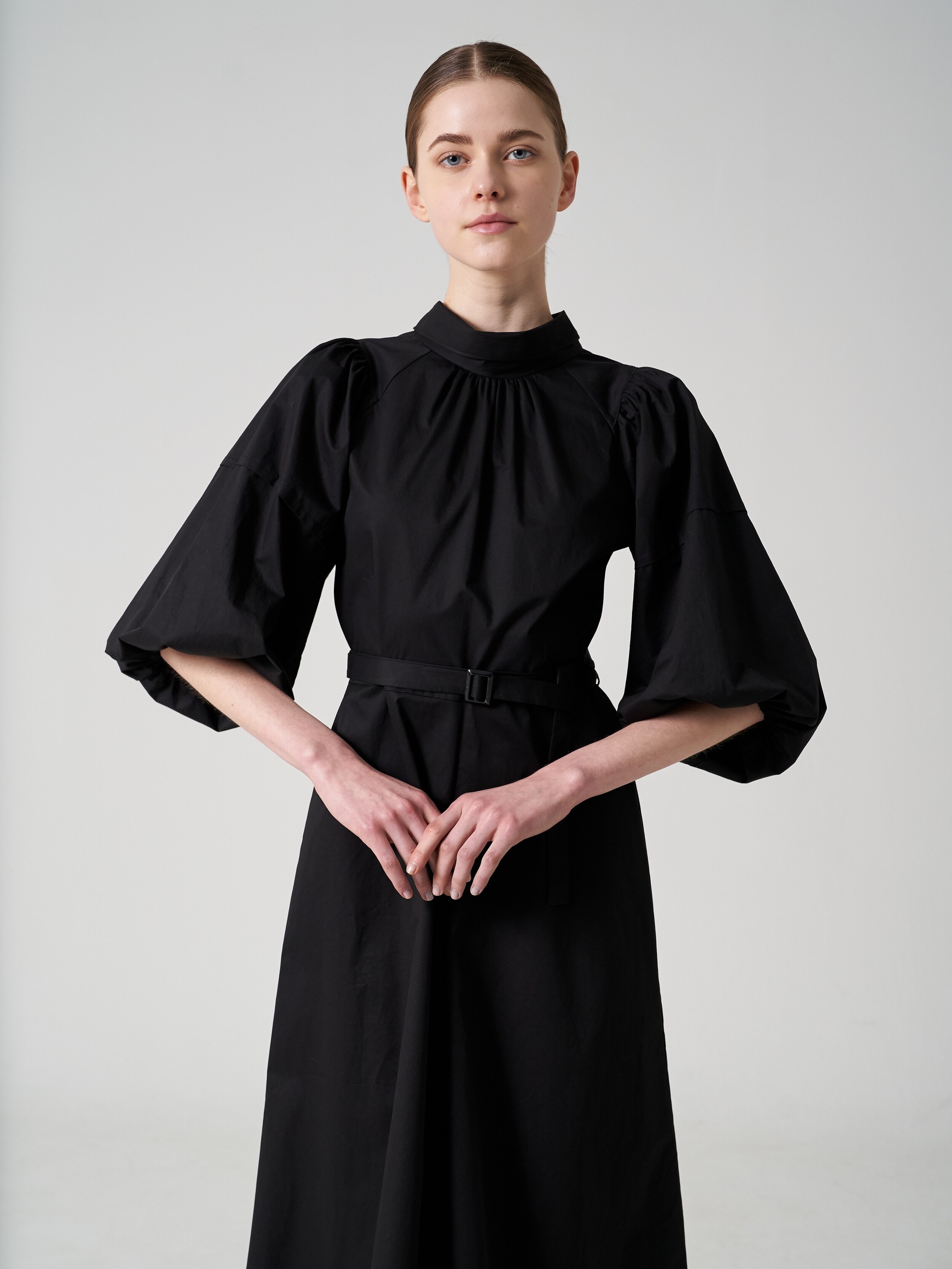 Poplin puffy sleeves black dress