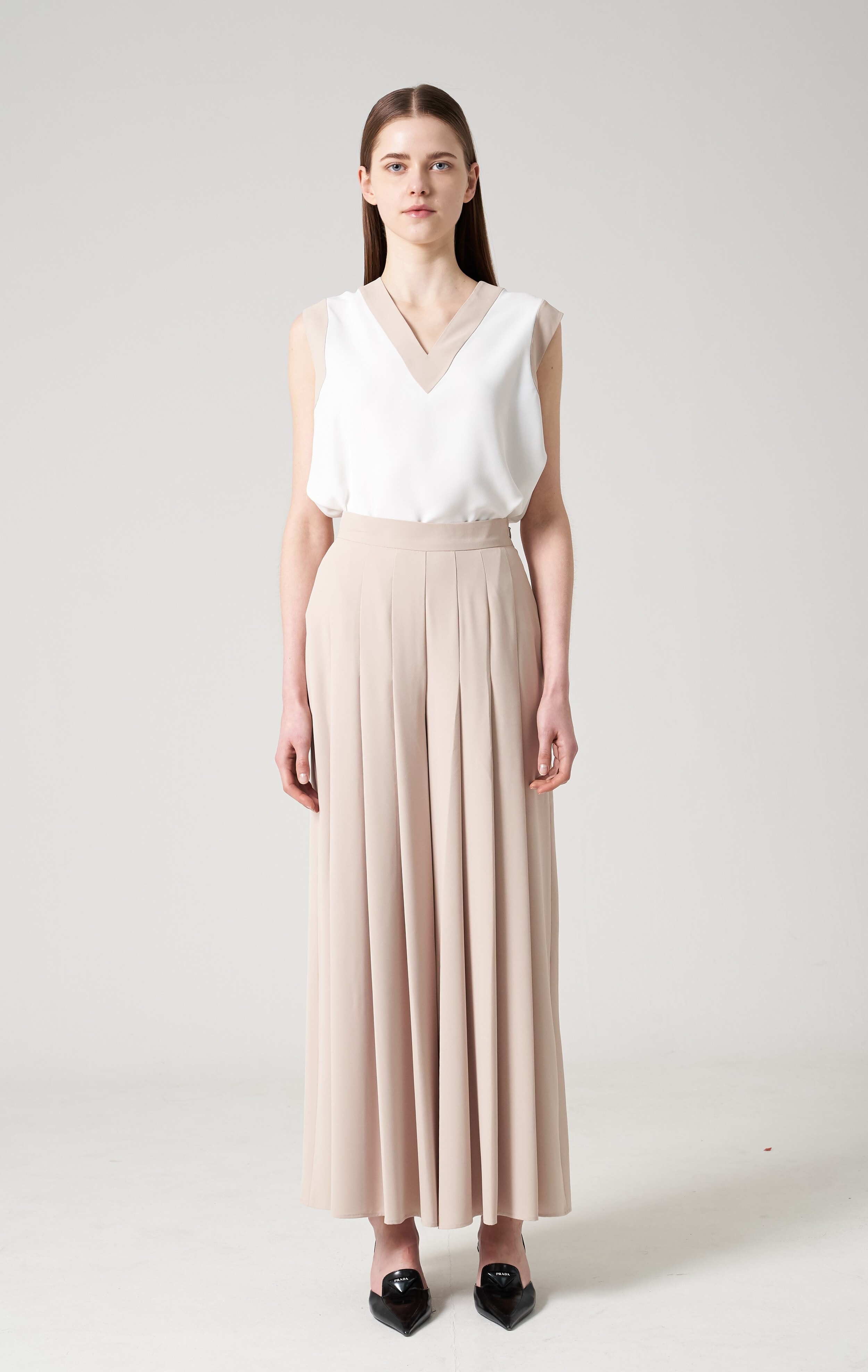 Pleated wide trousers