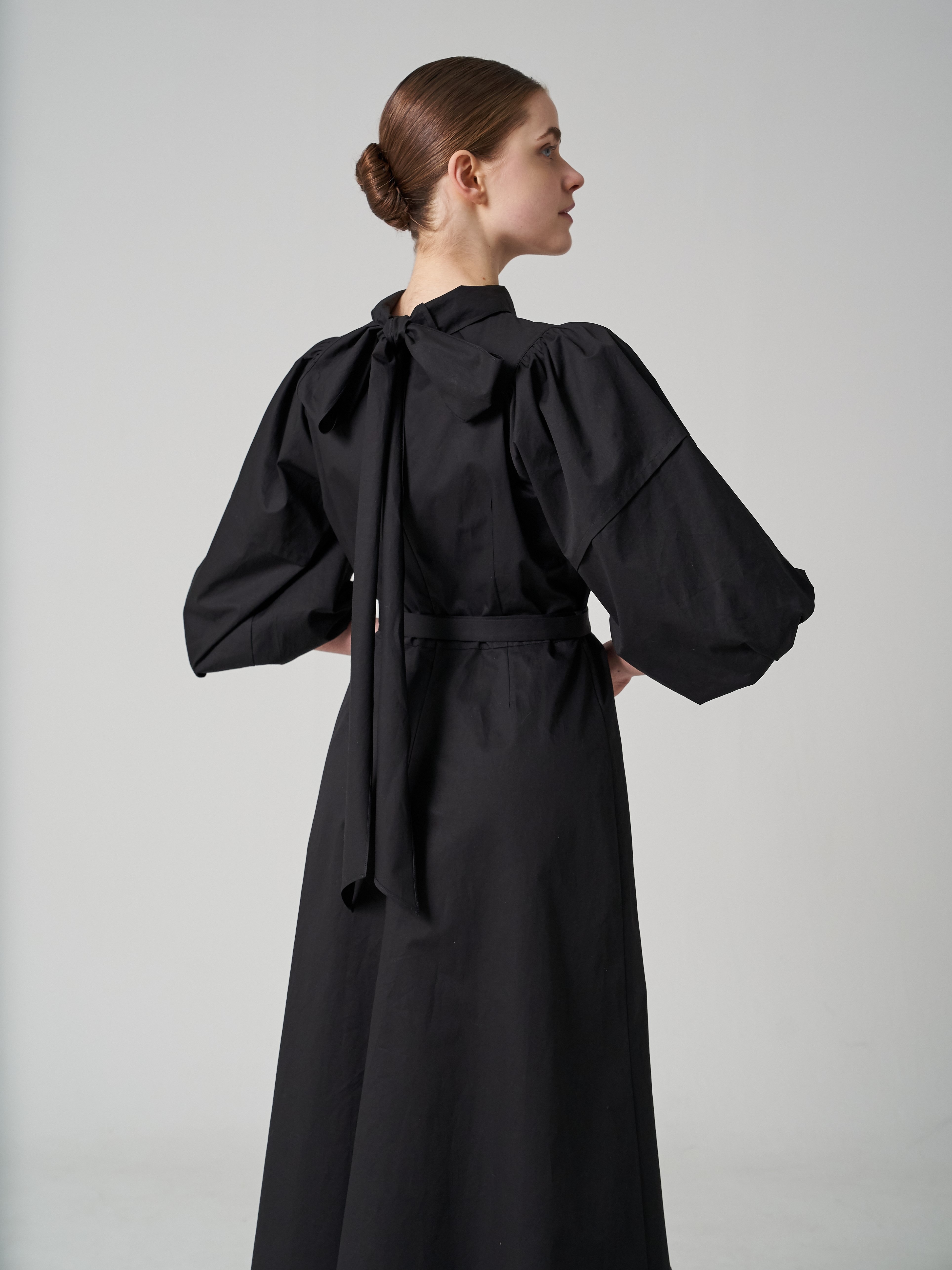 Poplin puffy sleeves black dress