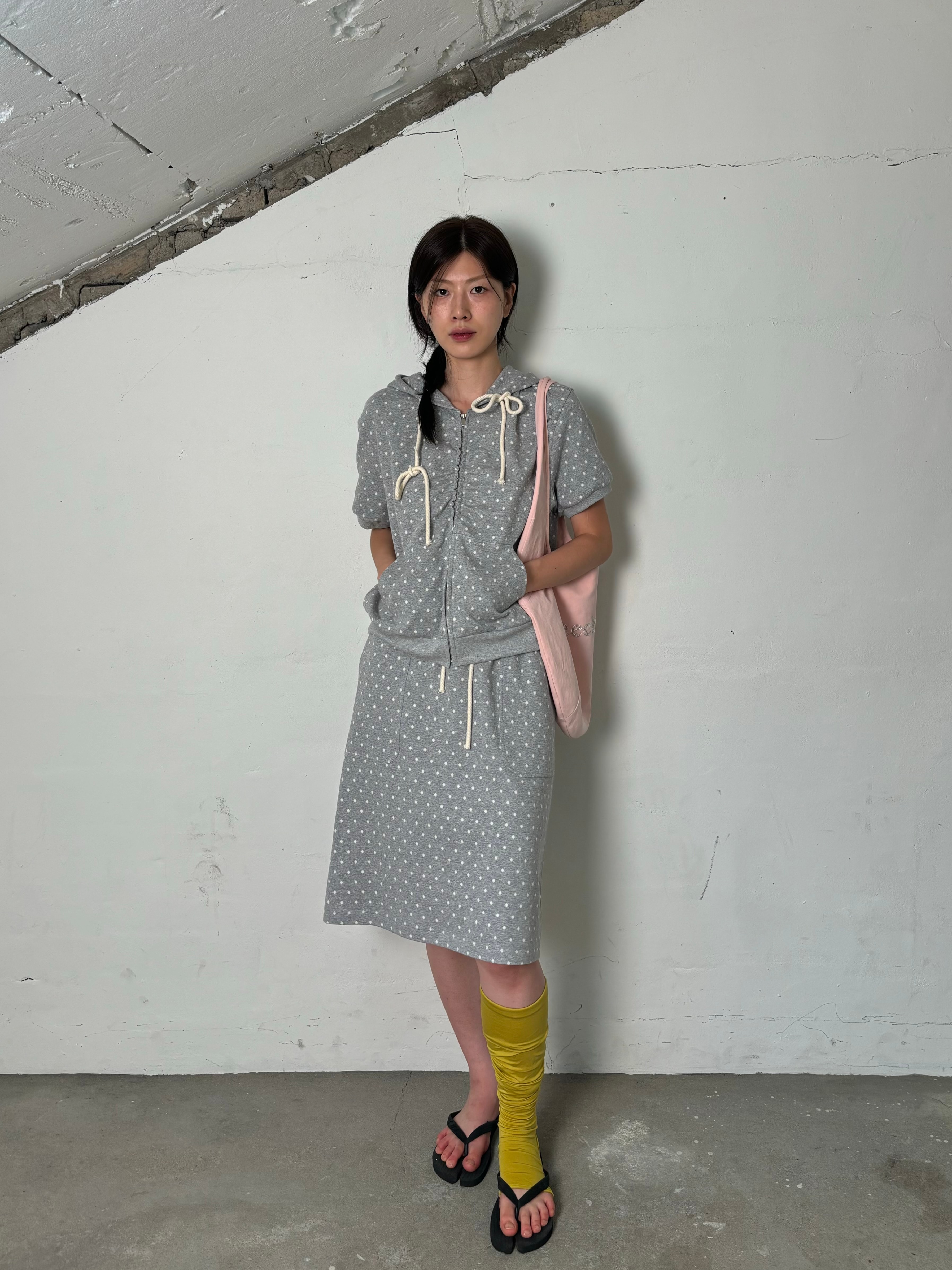 Dot half hood zip-up