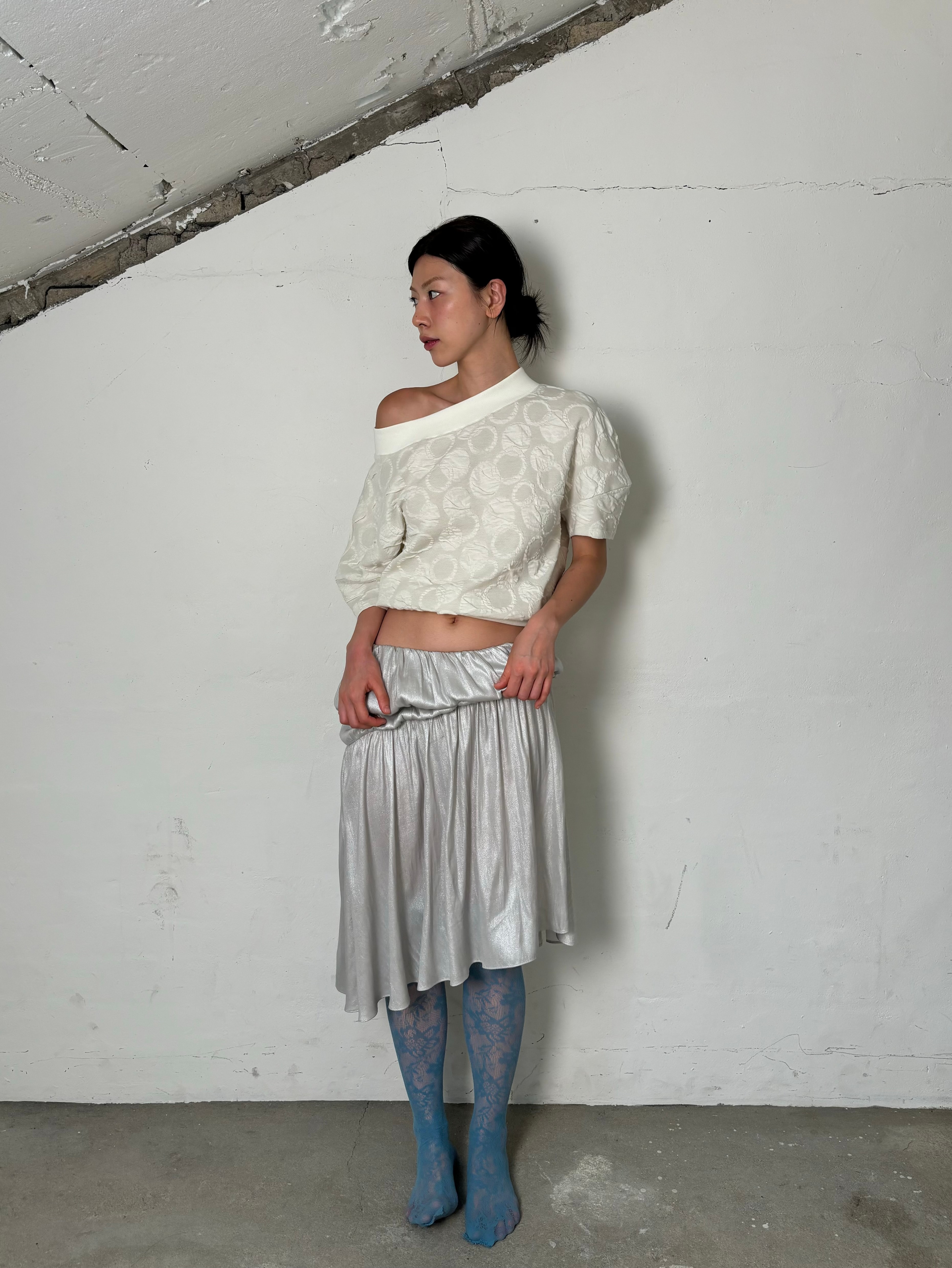 Dot embo unbalance sweatshirts(Ivory)