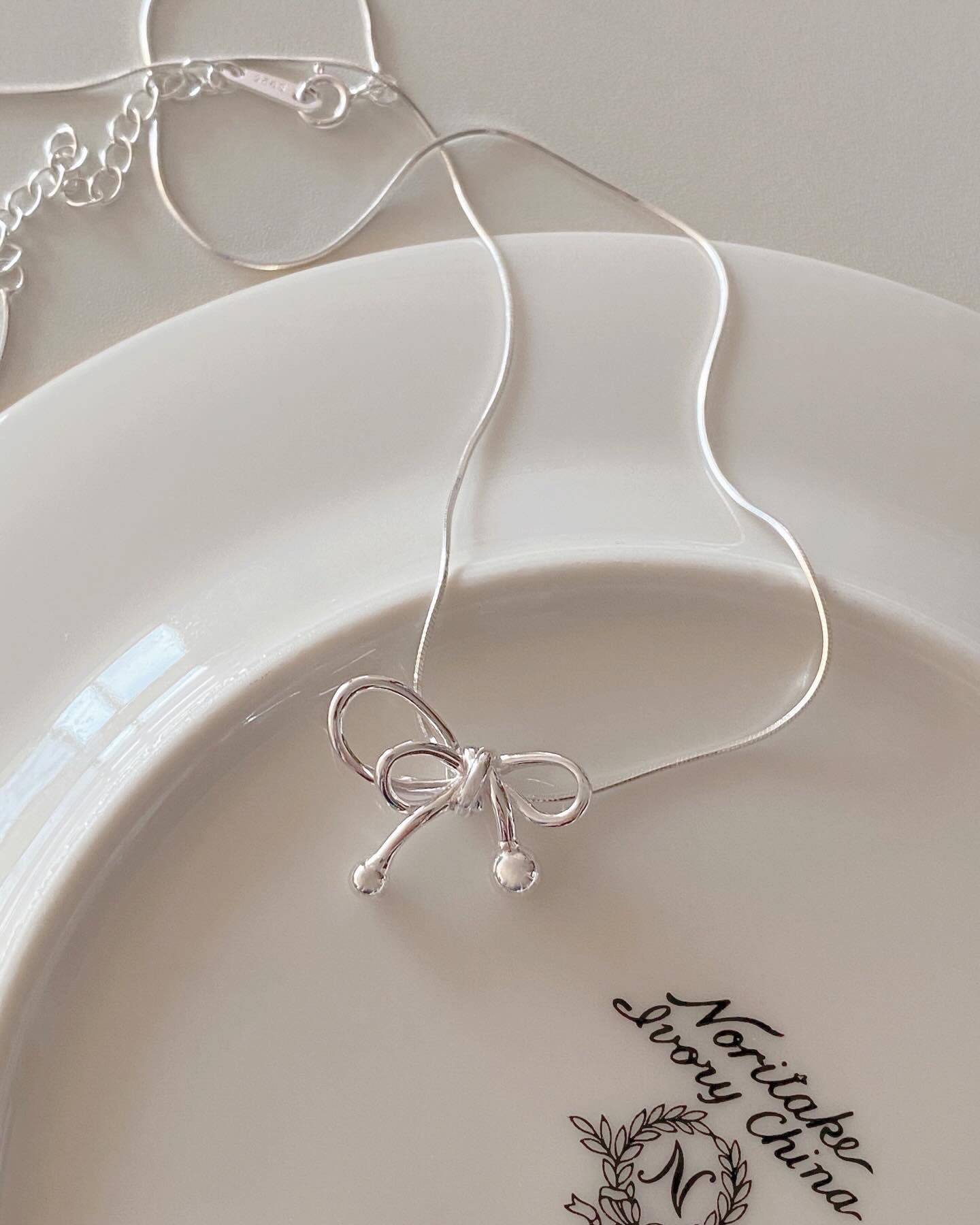 Jane Ribbon Necklace