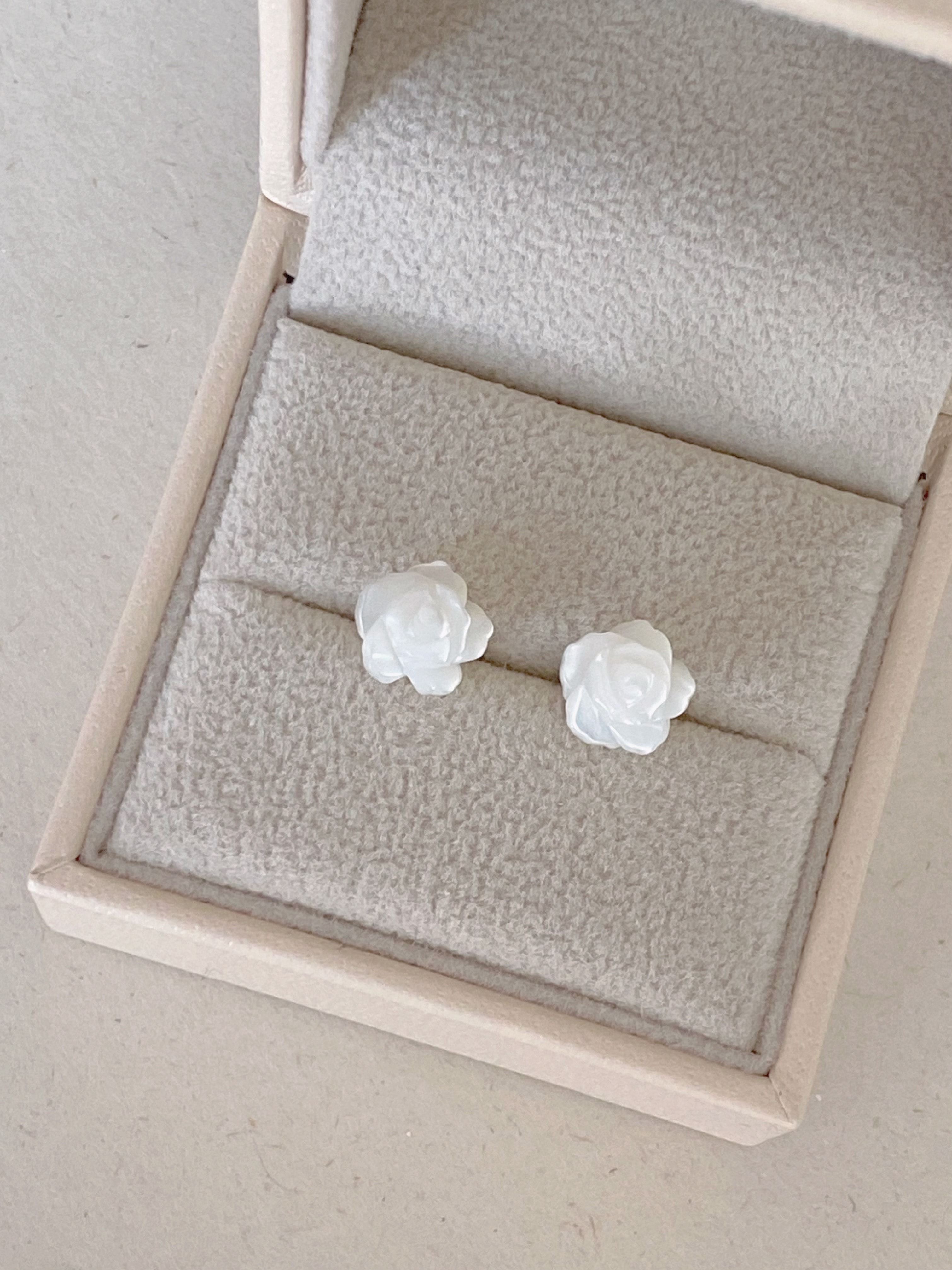 Nacre Rose Earring