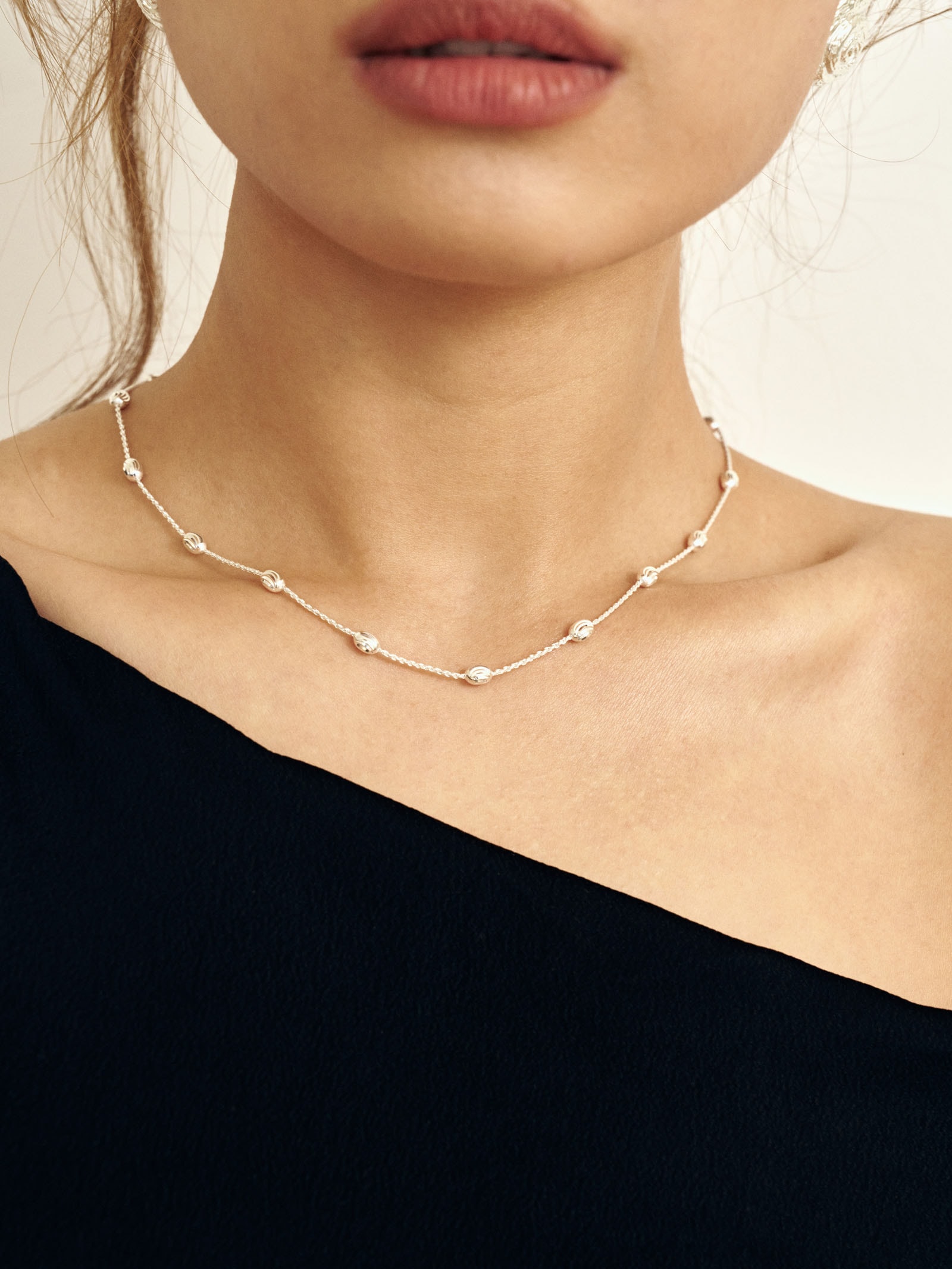 OVAL NIU NECKLACE