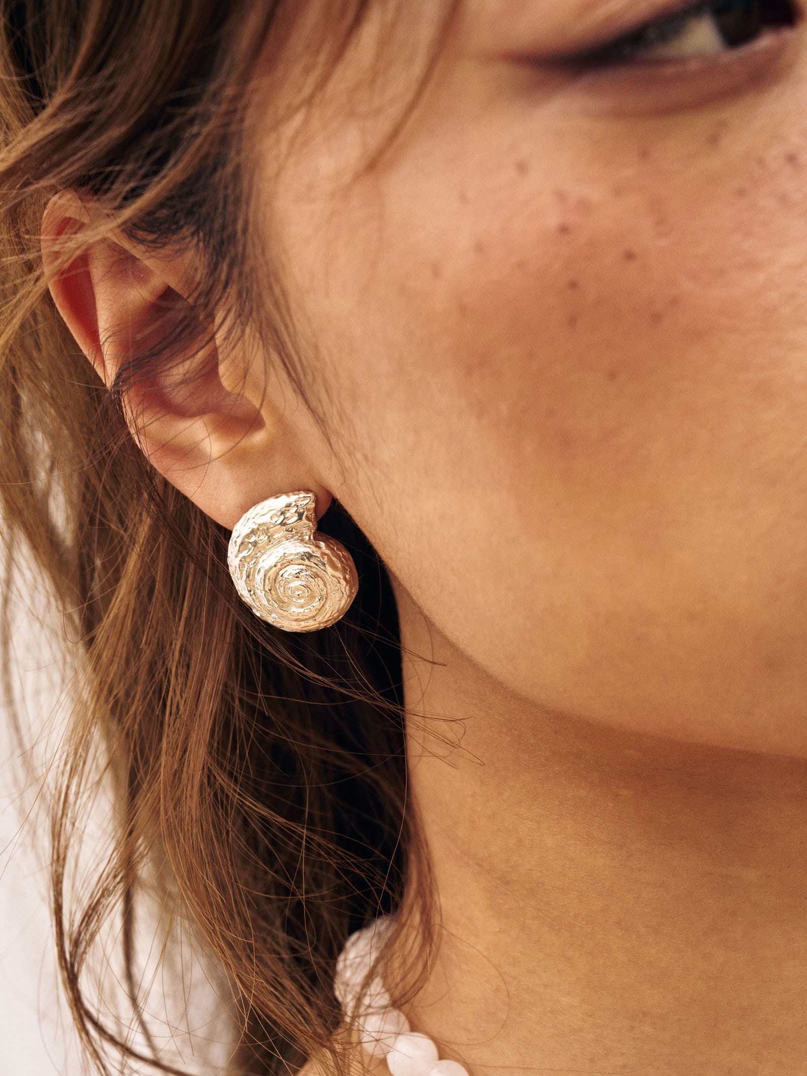 PUPU EARRING