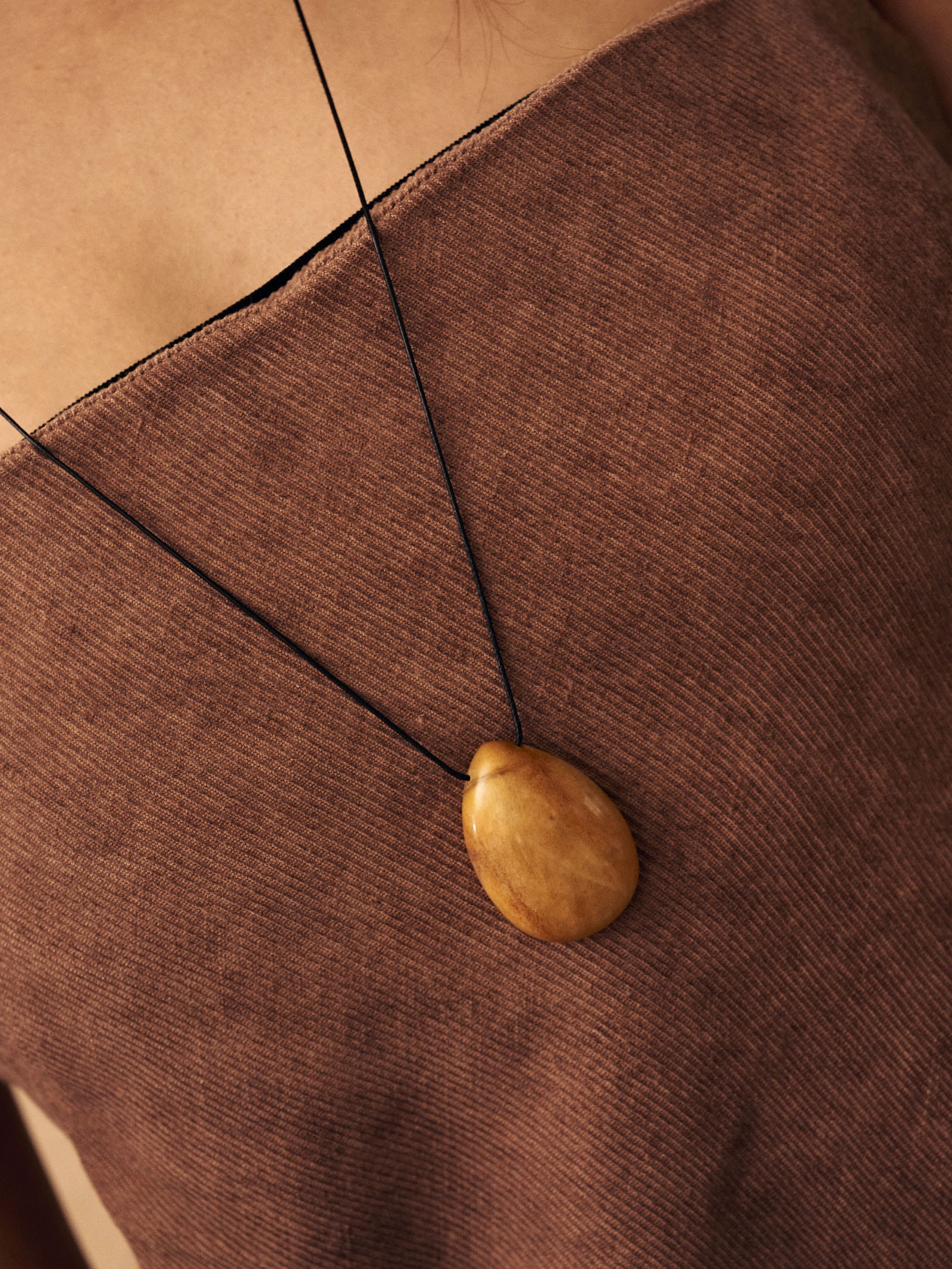 KAUNA DROP NECKLACE