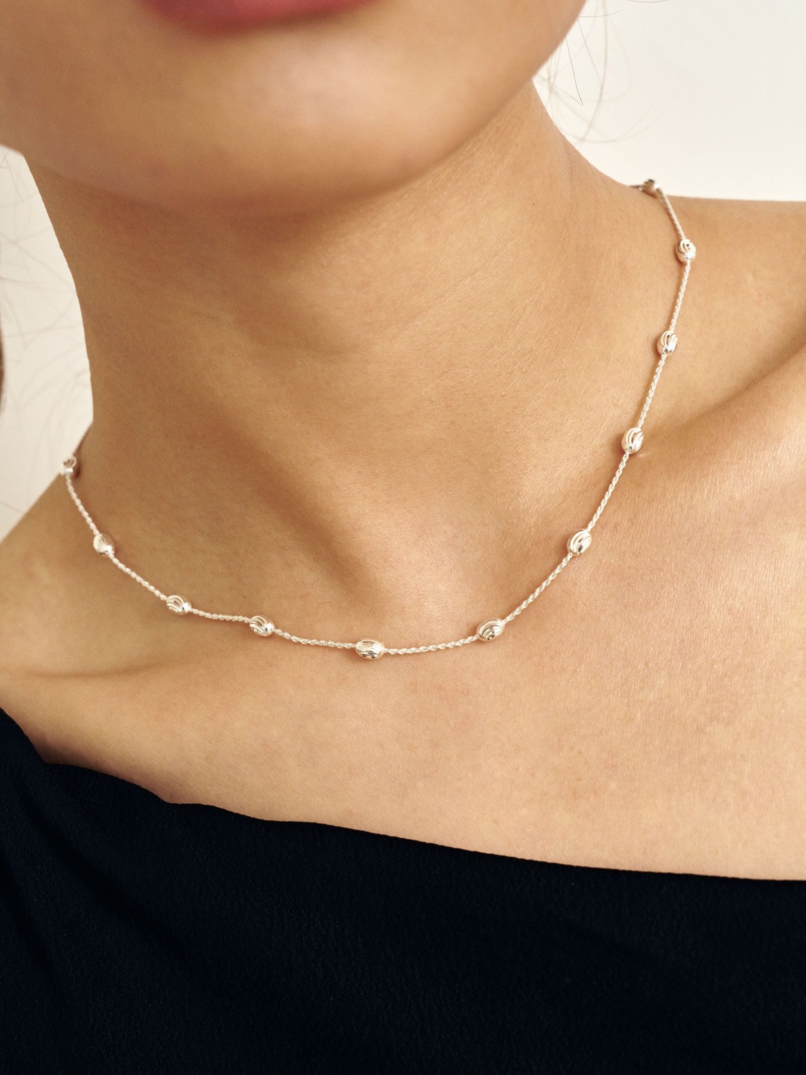 OVAL NIU NECKLACE
