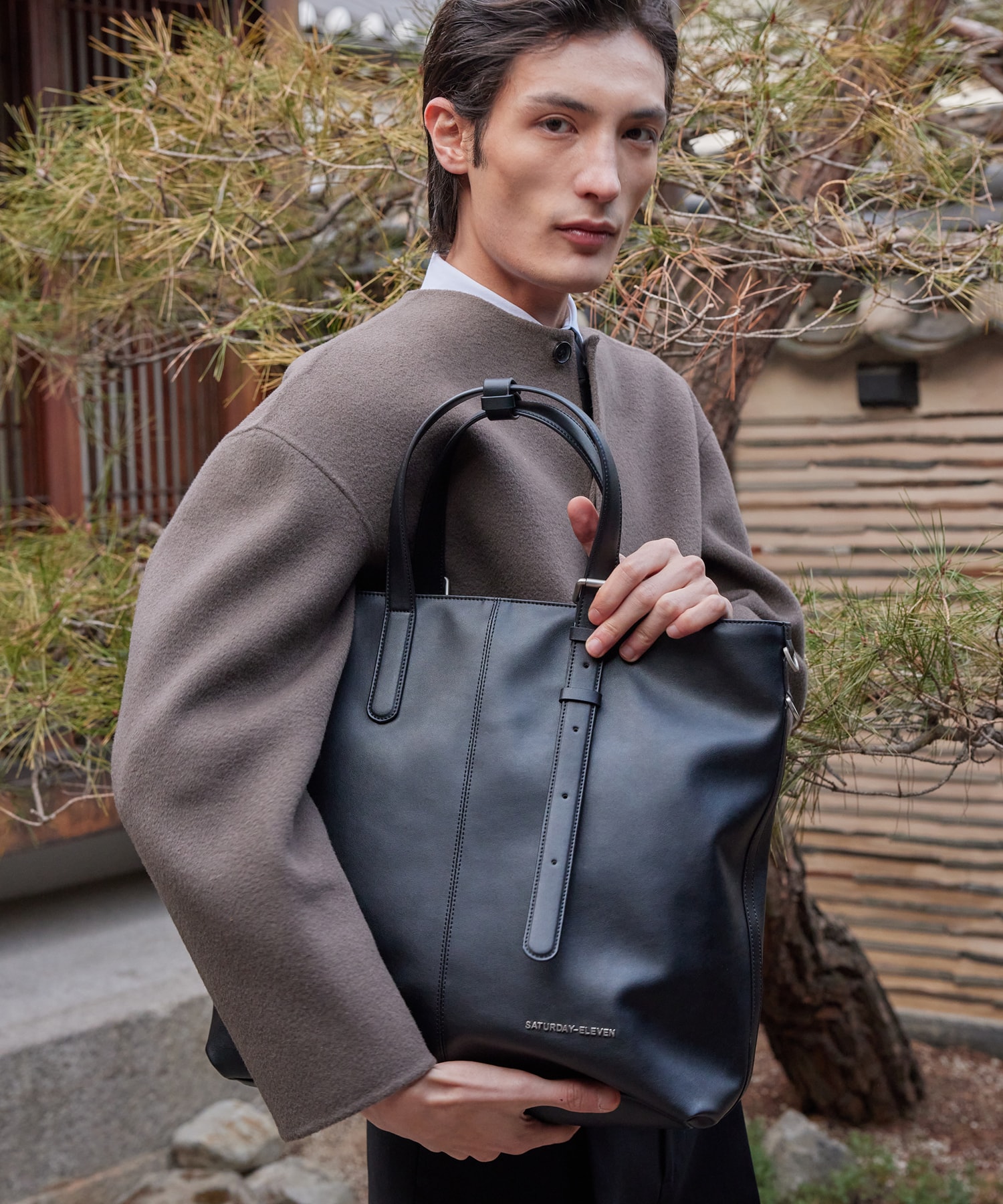 NO.52 TOWER TOTE BAG _ BLACK