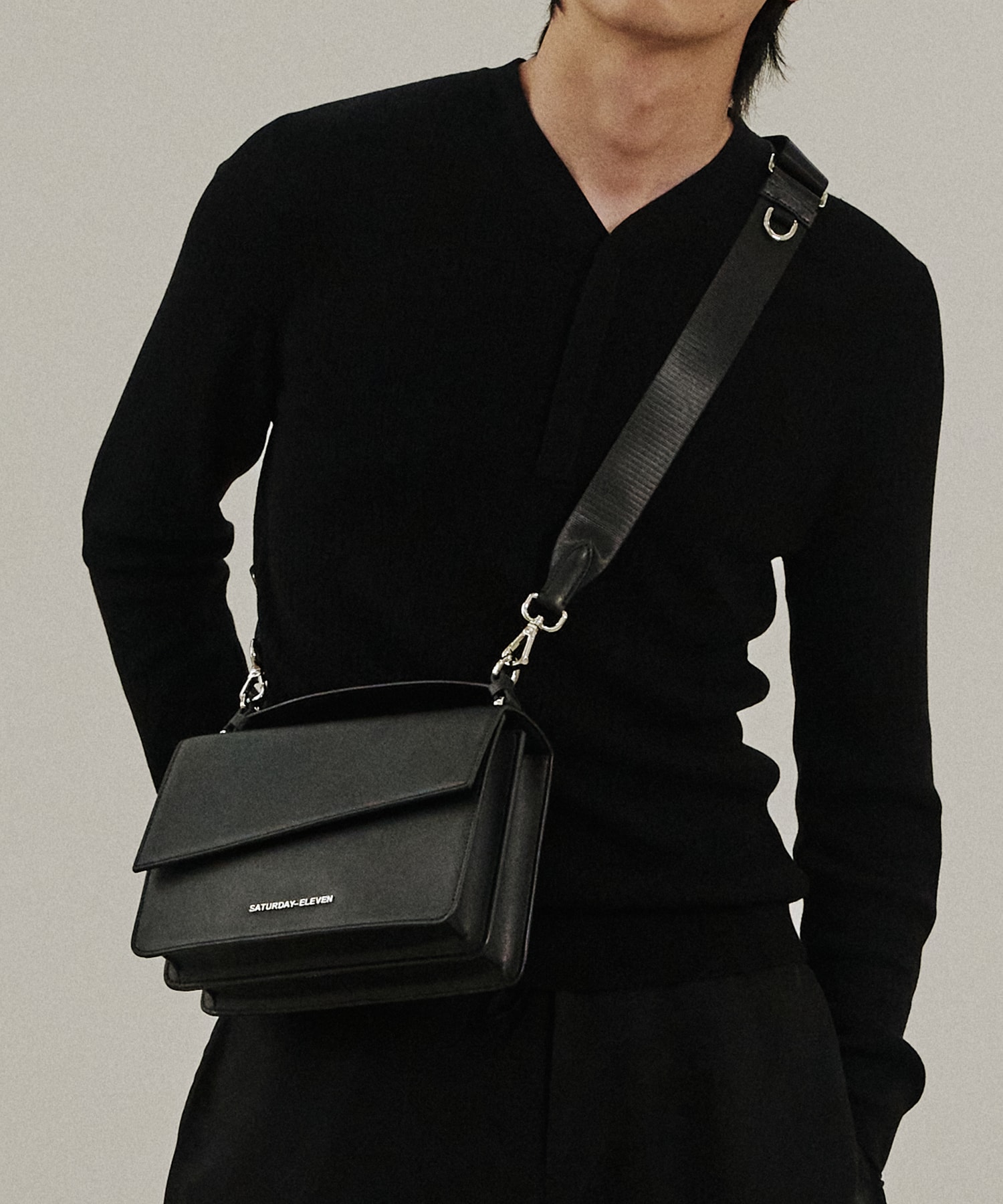 NO.3 TOP STITCHED LEATHER HANDLE CROSS BODY BAG