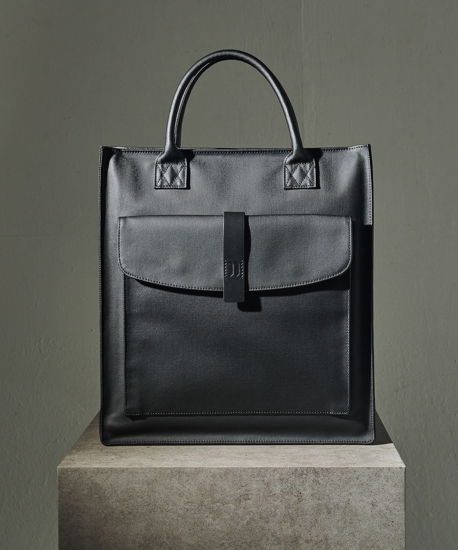 11 - TOTE BAG
