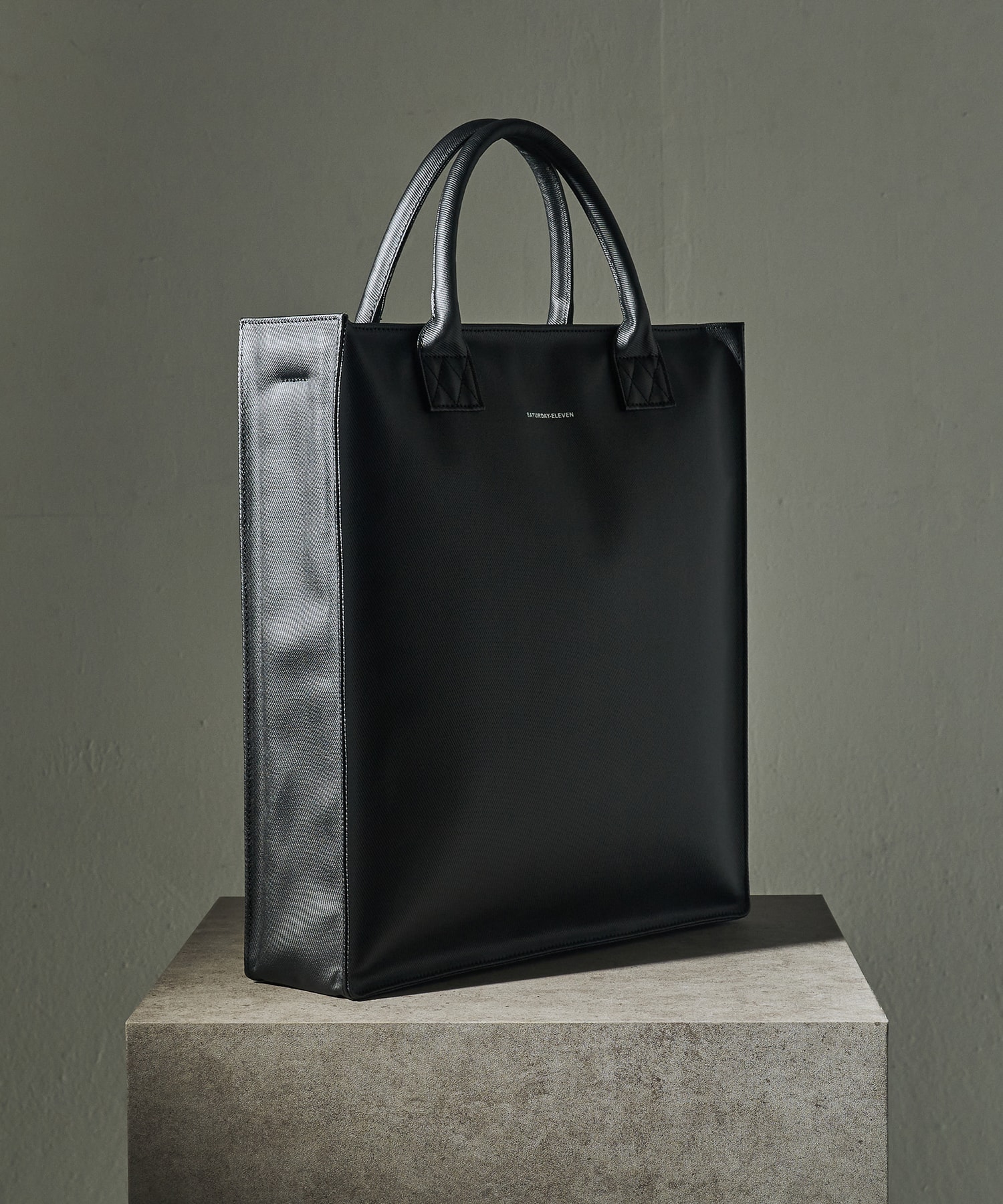 11 - TOTE BAG