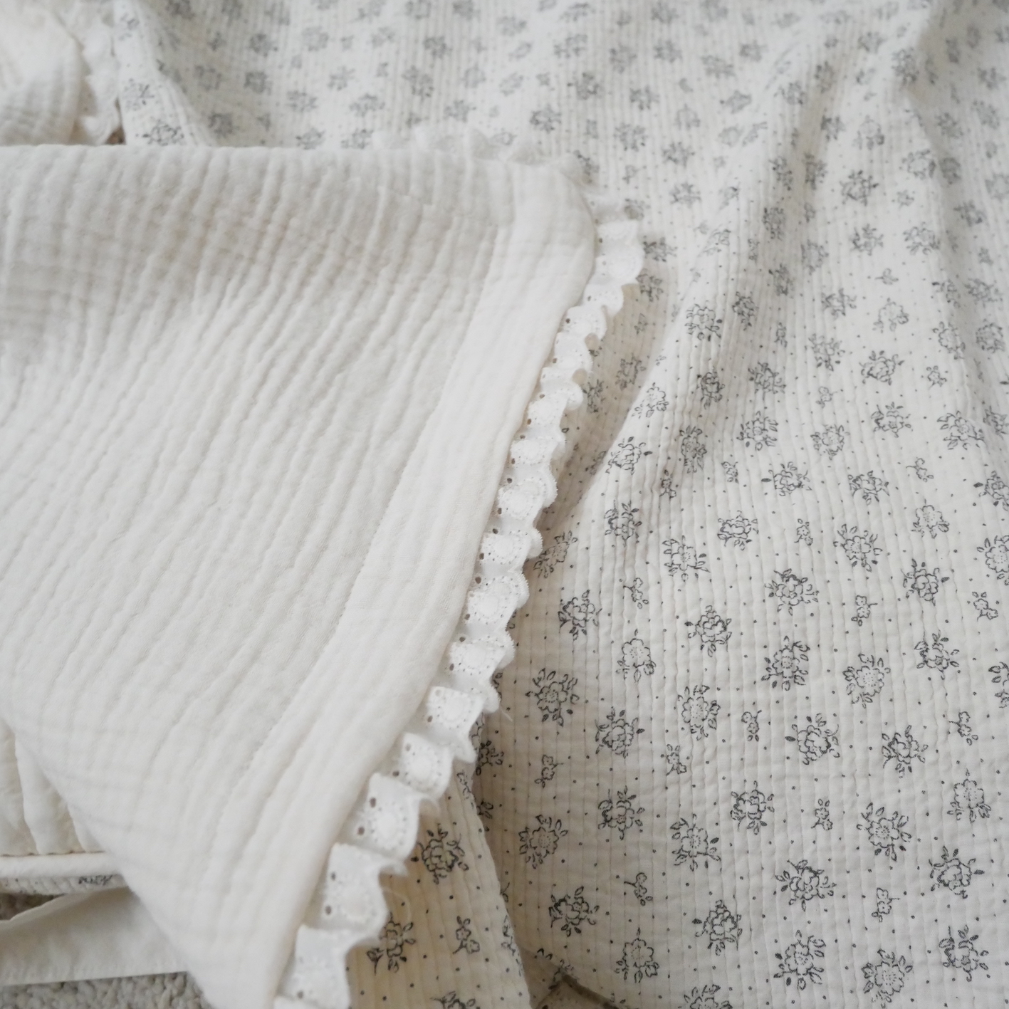 Cozy Floral Gauze Blanket