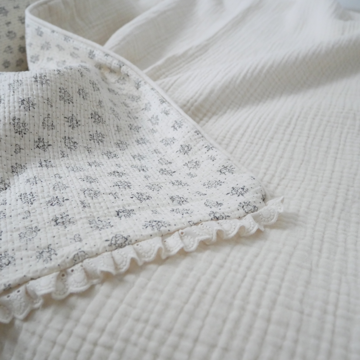 Cozy Floral Gauze Blanket