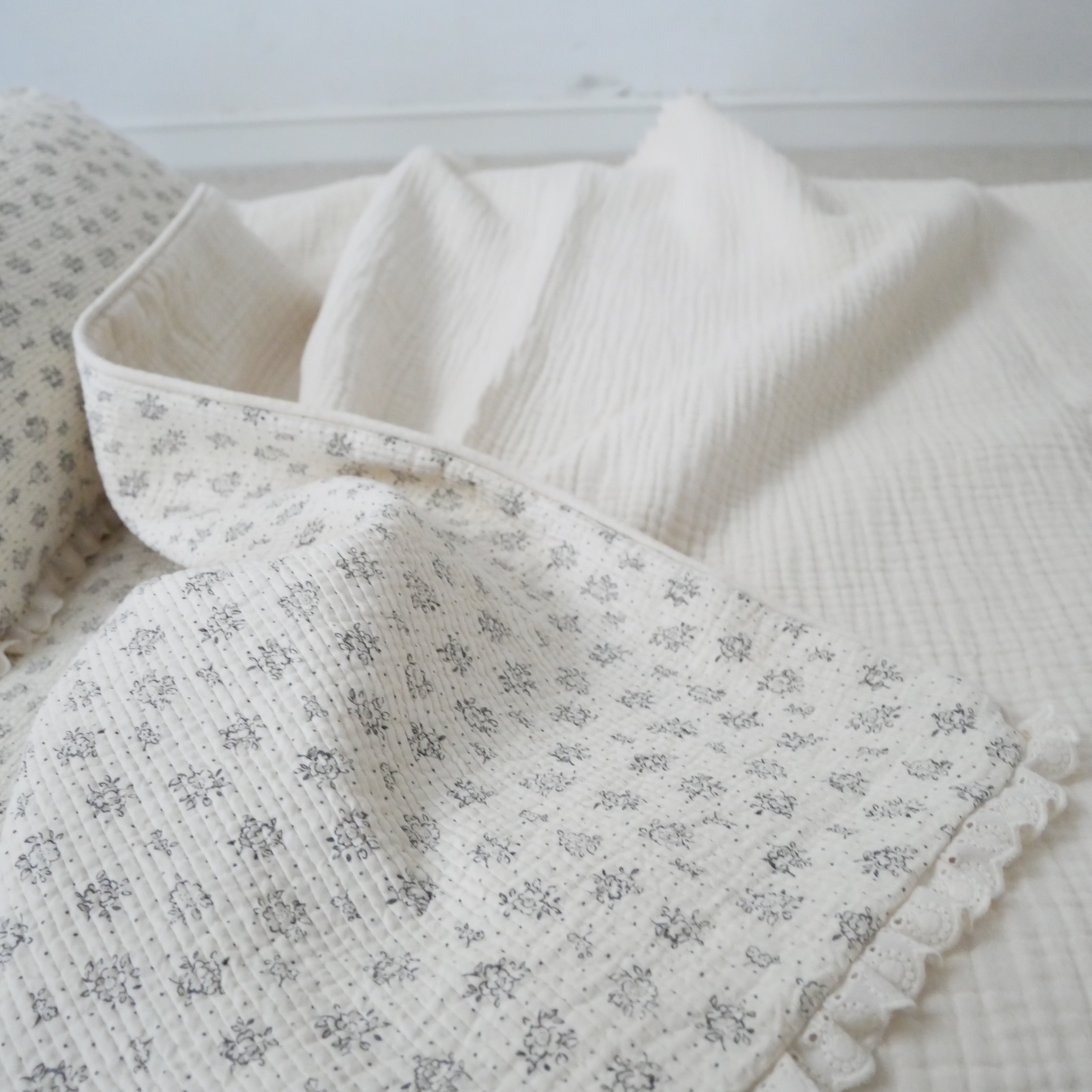 Cozy Floral Gauze Blanket