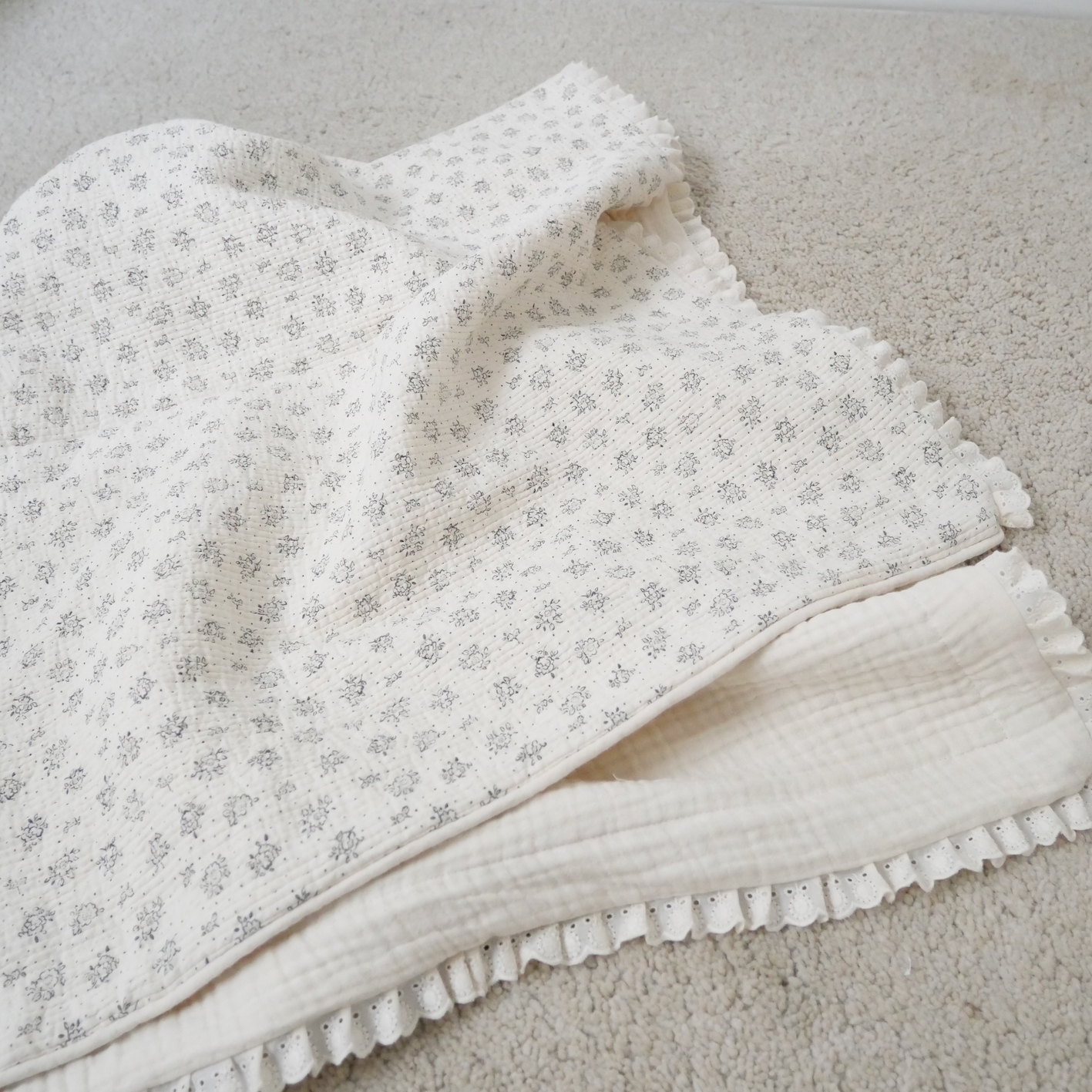 Cozy Floral Gauze Blanket