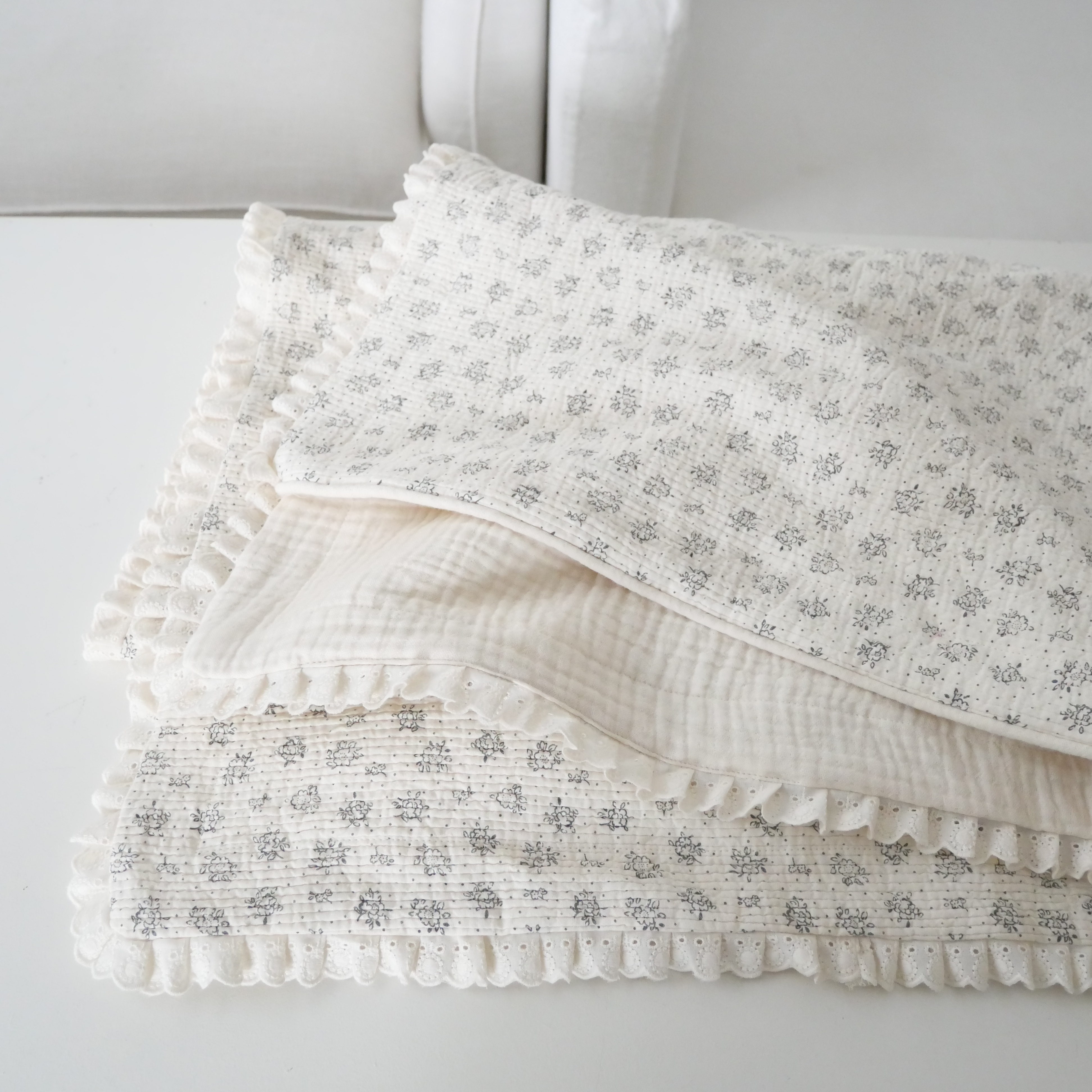 Cozy Floral Gauze Blanket