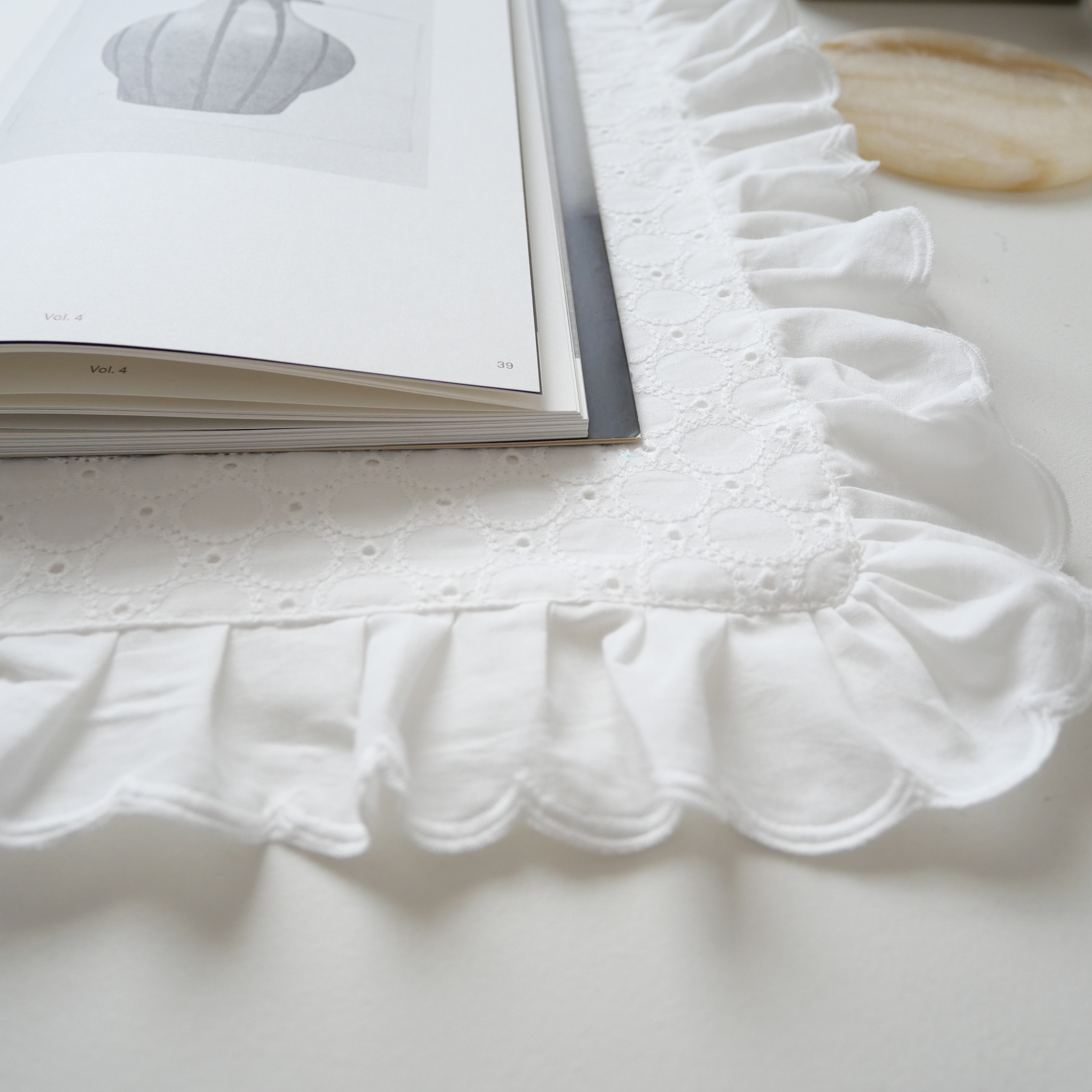cotton ruffle lace mat