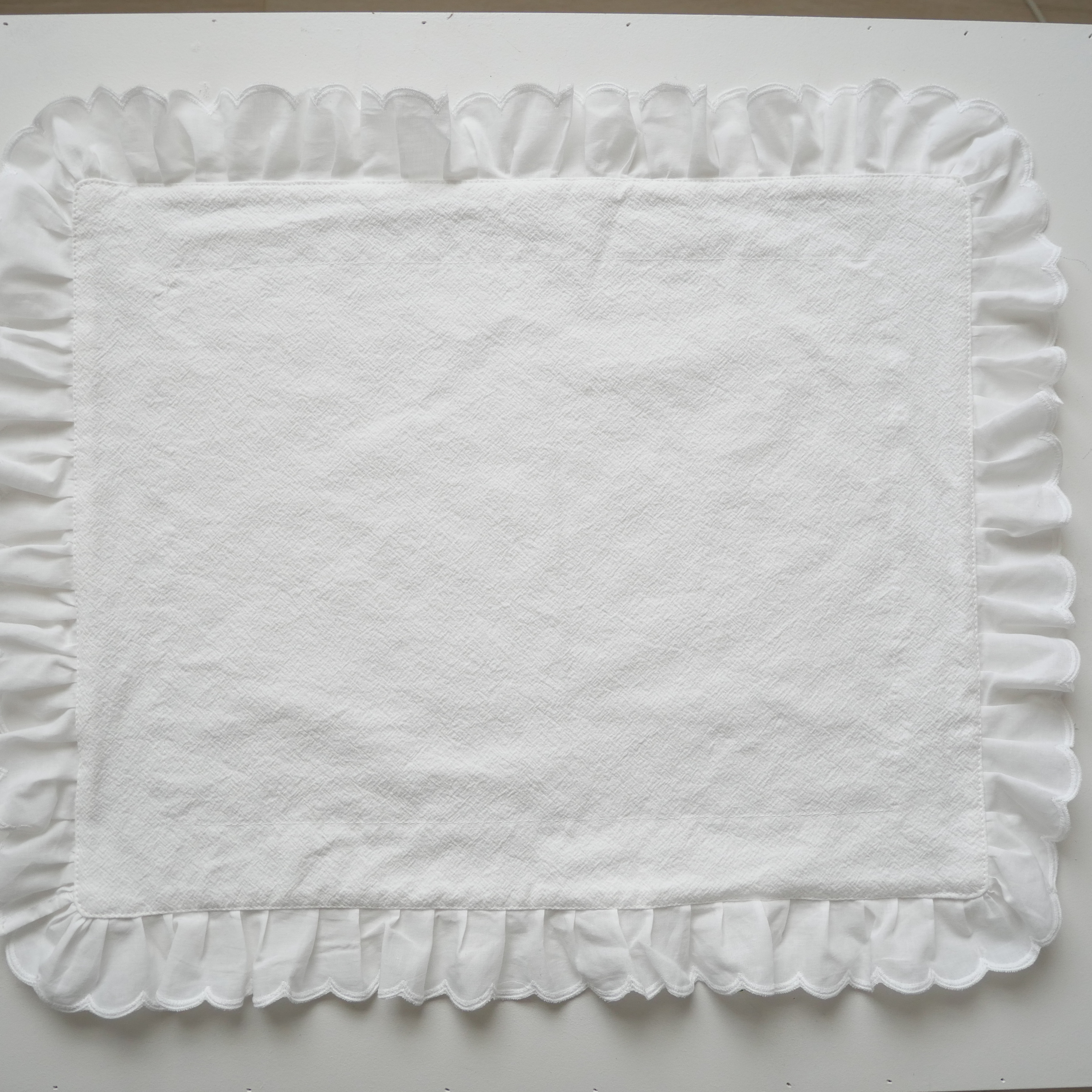 cotton ruffle lace mat