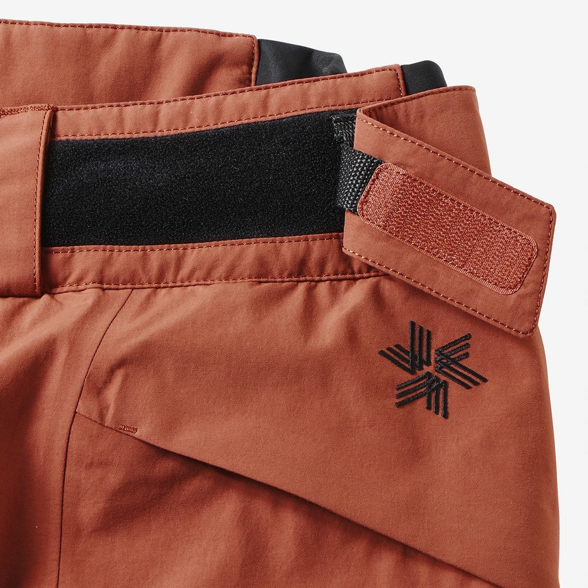 2324 GOLDWIN W's GORE-TEX 2 L Cargo Pants : GW33351