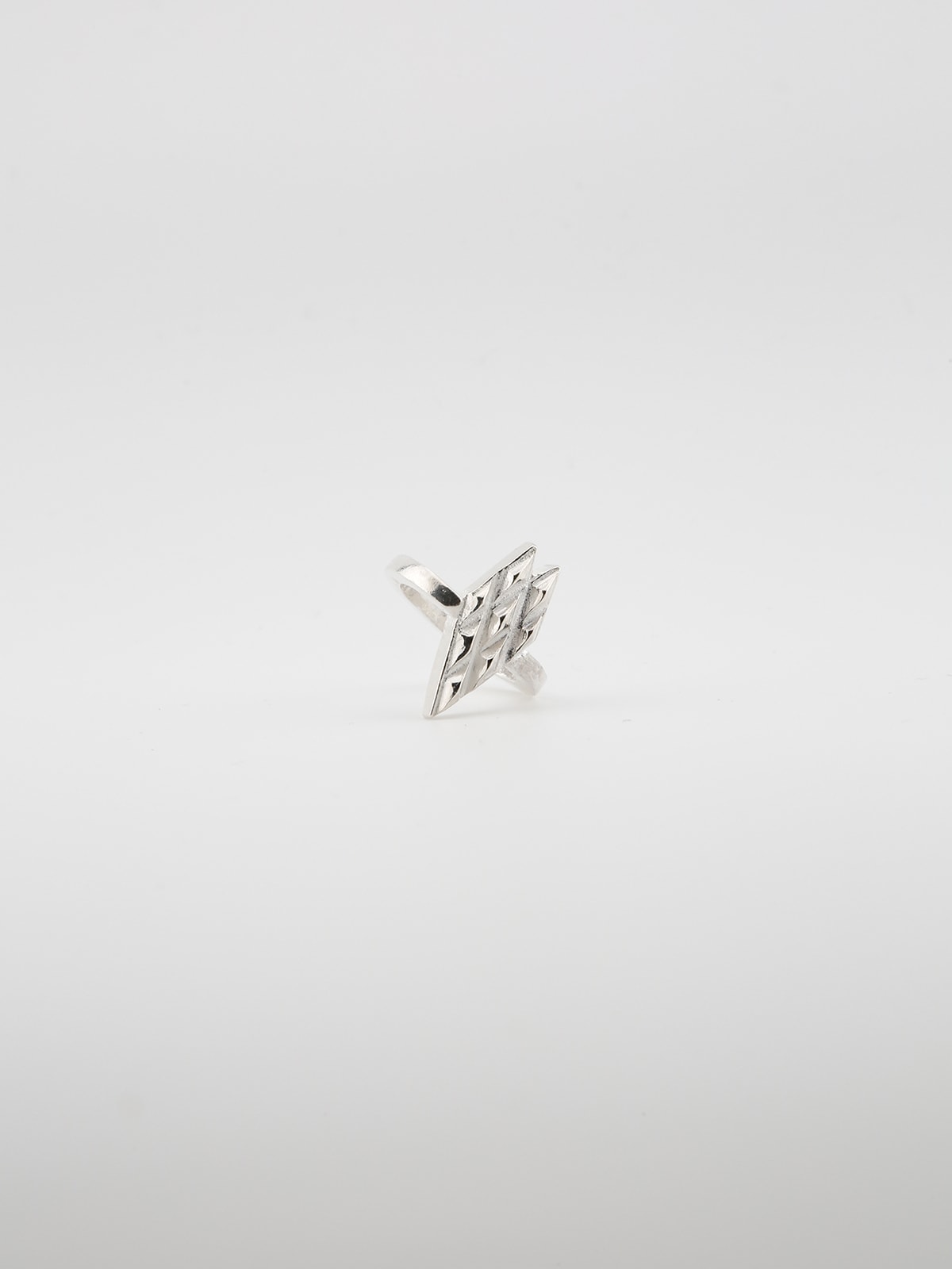 Stud love ring