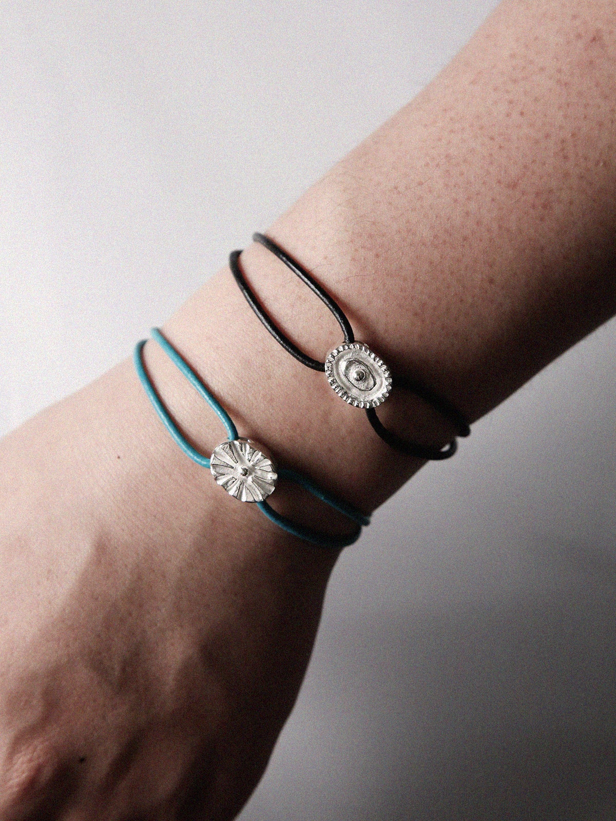 Crown leather bracelet (Turquoise blue, Black)
